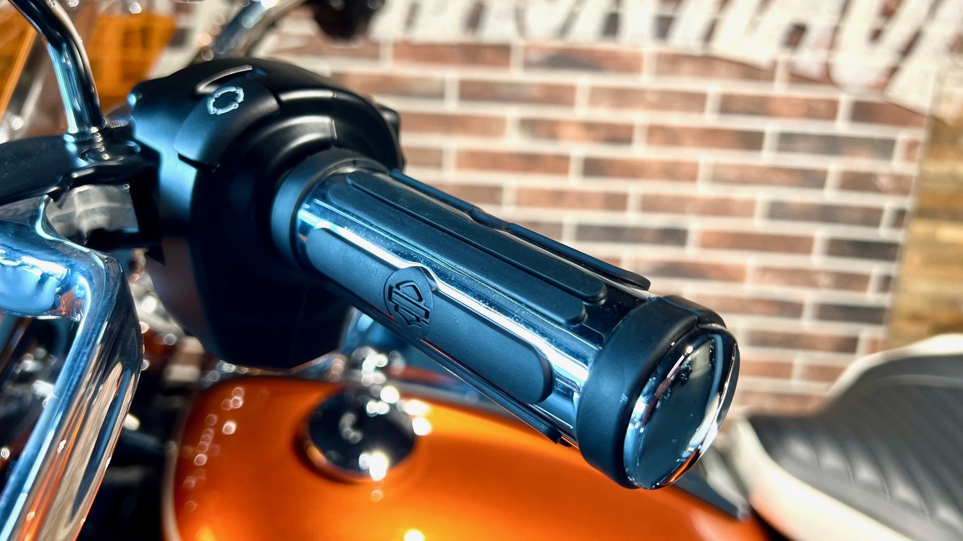 HARLEY-DAVIDSON FLHFB Electra Glide Highway King 114-image-12