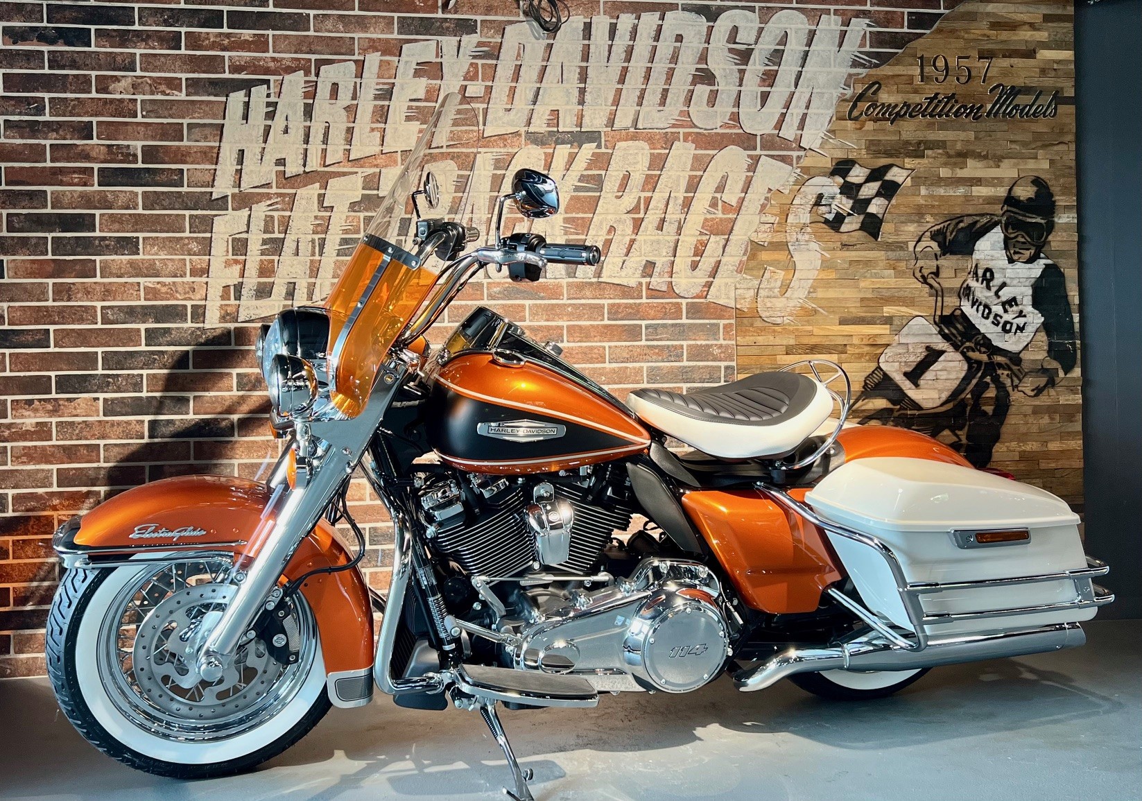 HARLEY-DAVIDSON FLHFB Electra Glide Highway King 114
