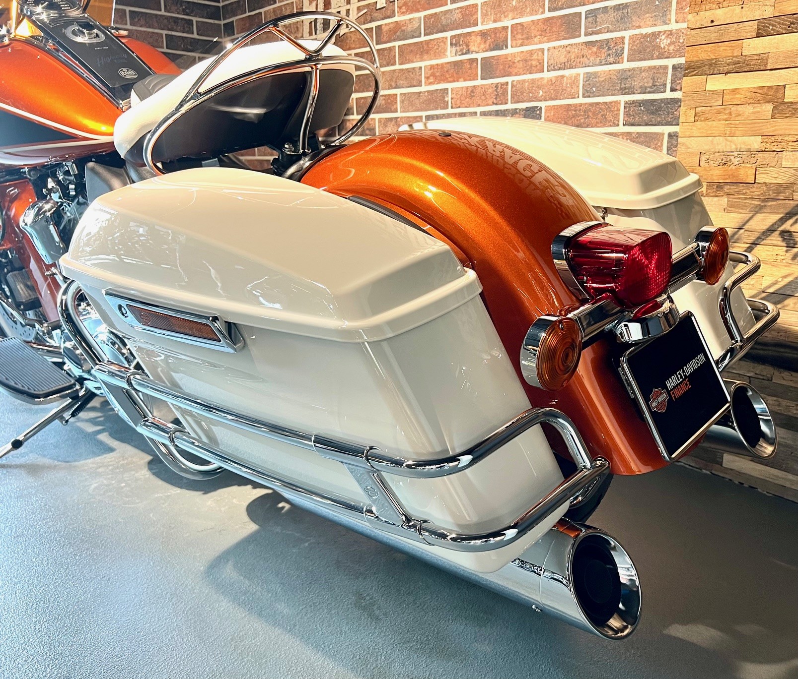 HARLEY-DAVIDSON FLHFB Electra Glide Highway King 114-image-10