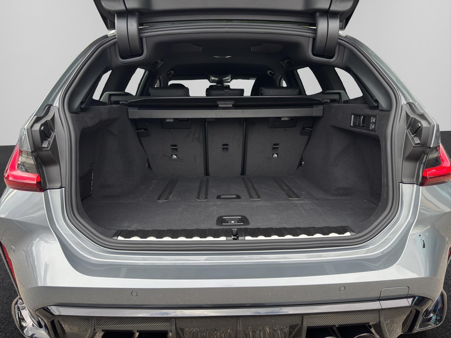 BMW M3 Competition xDrive Touring-image-19