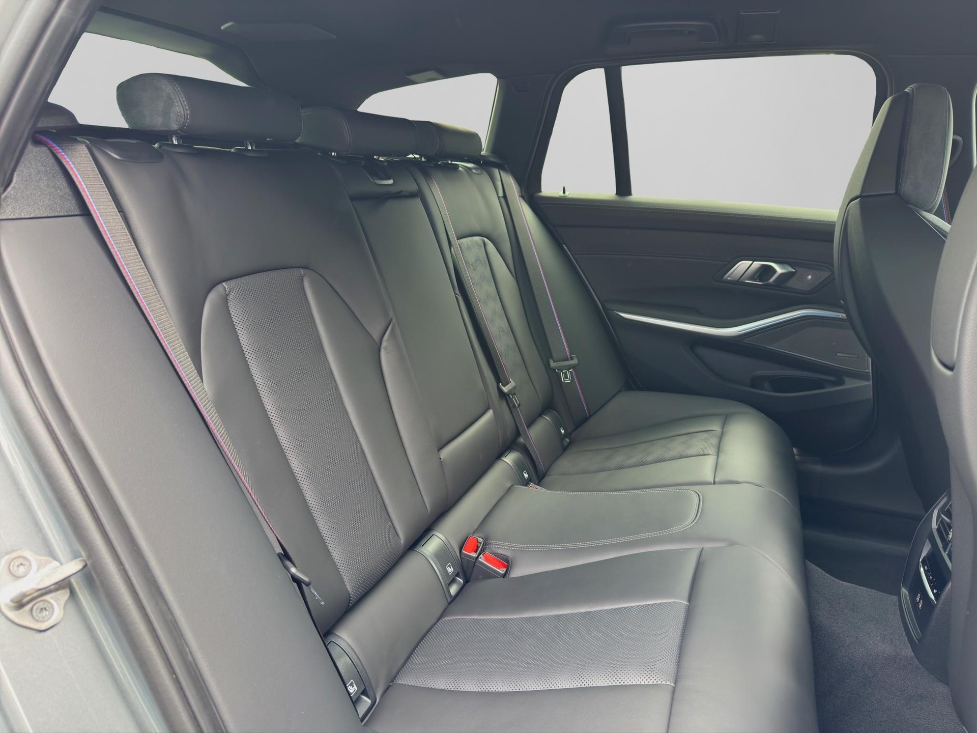 BMW M3 Competition xDrive Touring-image-18