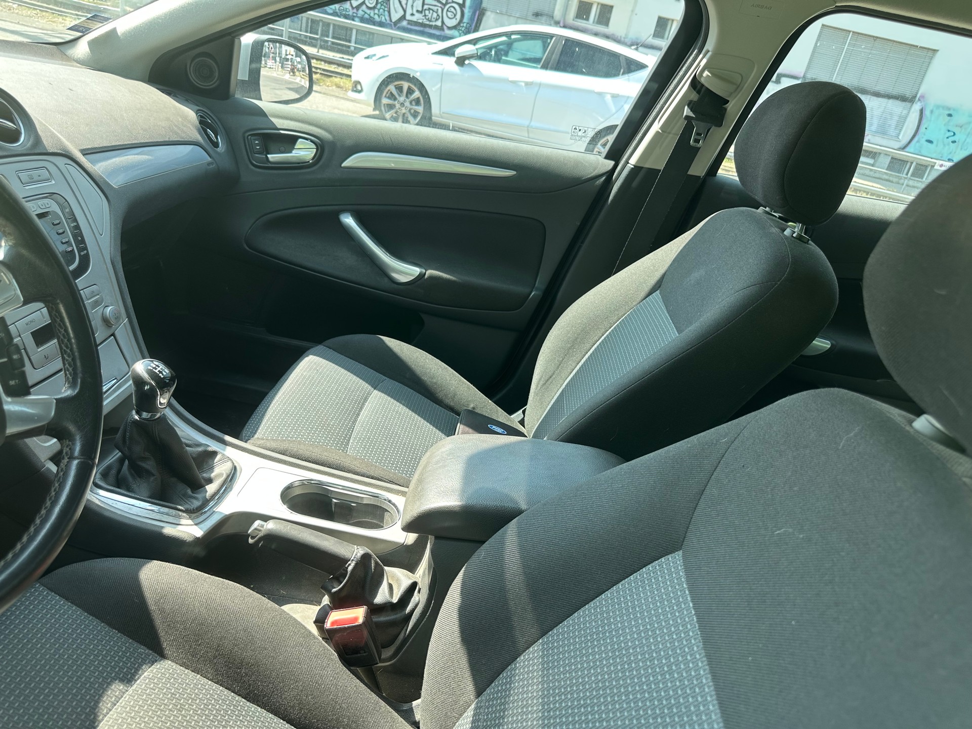 FORD Mondeo 2.0i 16V Titanium-image-5
