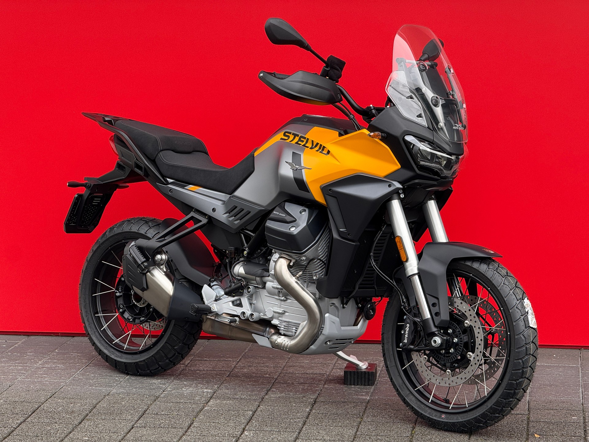 MOTO GUZZI Stelvio 1000 E5+-showroom-element-1