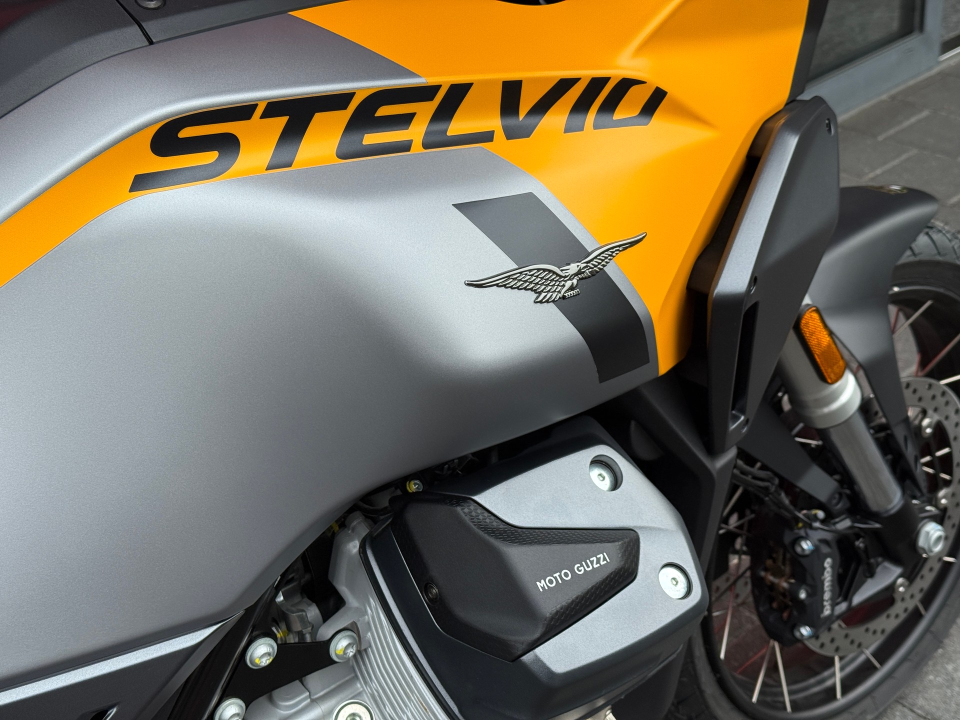 MOTO GUZZI Stelvio 1000 E5+-showroom-element-3