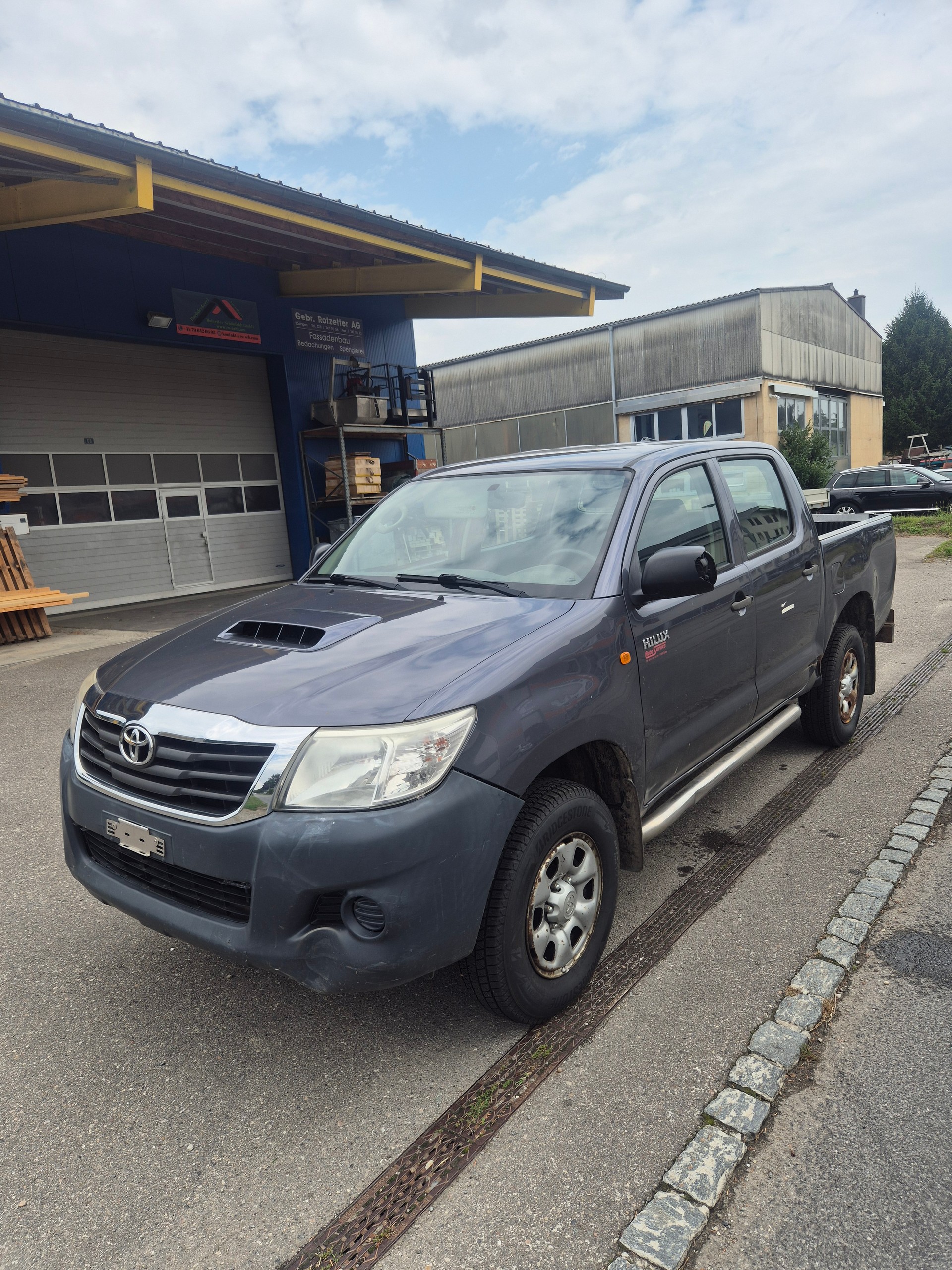 TOYOTA Hilux 2.5D 4WD Double Cab Luna-image-0