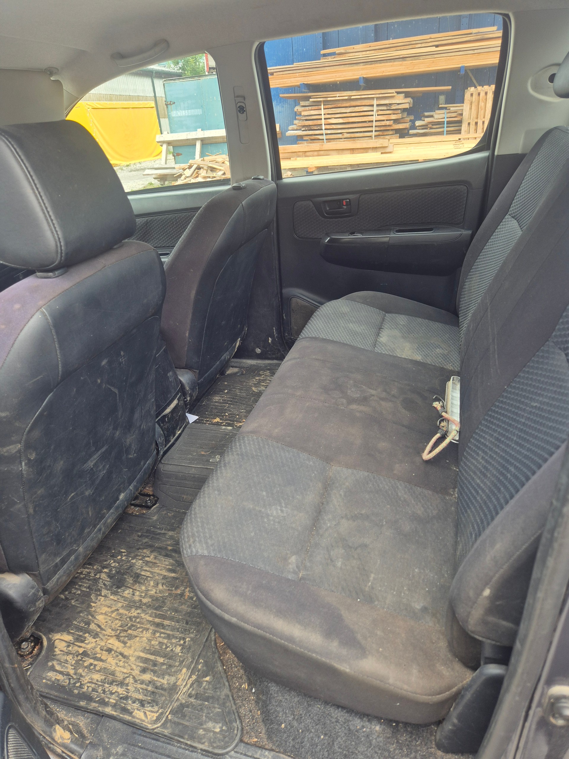TOYOTA Hilux 2.5D 4WD Double Cab Luna-image-9