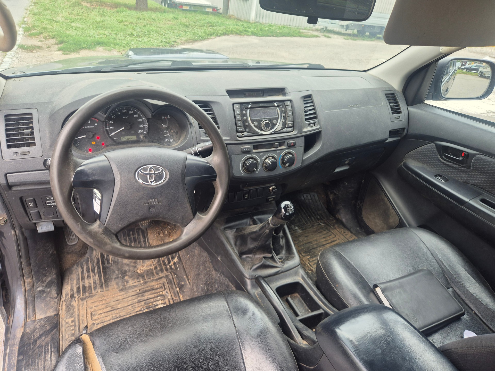 TOYOTA Hilux 2.5D 4WD Double Cab Luna-image-10