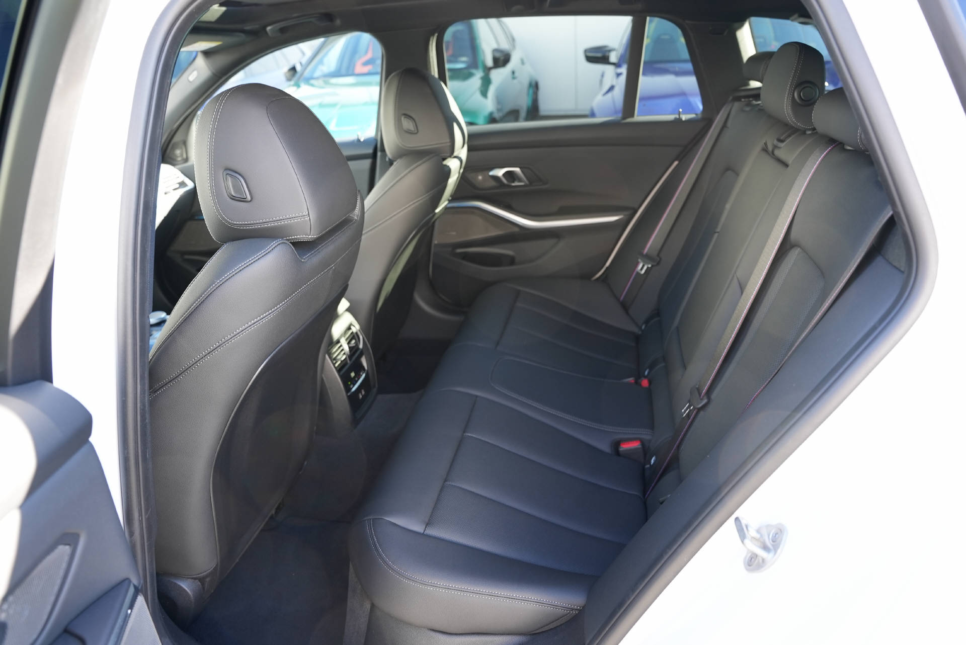 BMW M340d xDrive 48V Touring Steptronic M Sport Pro LCI-image-10