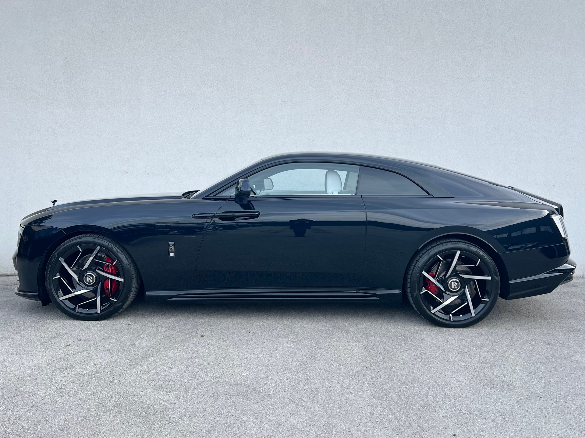 ROLLS-ROYCE Spectre Black Badge-image-2