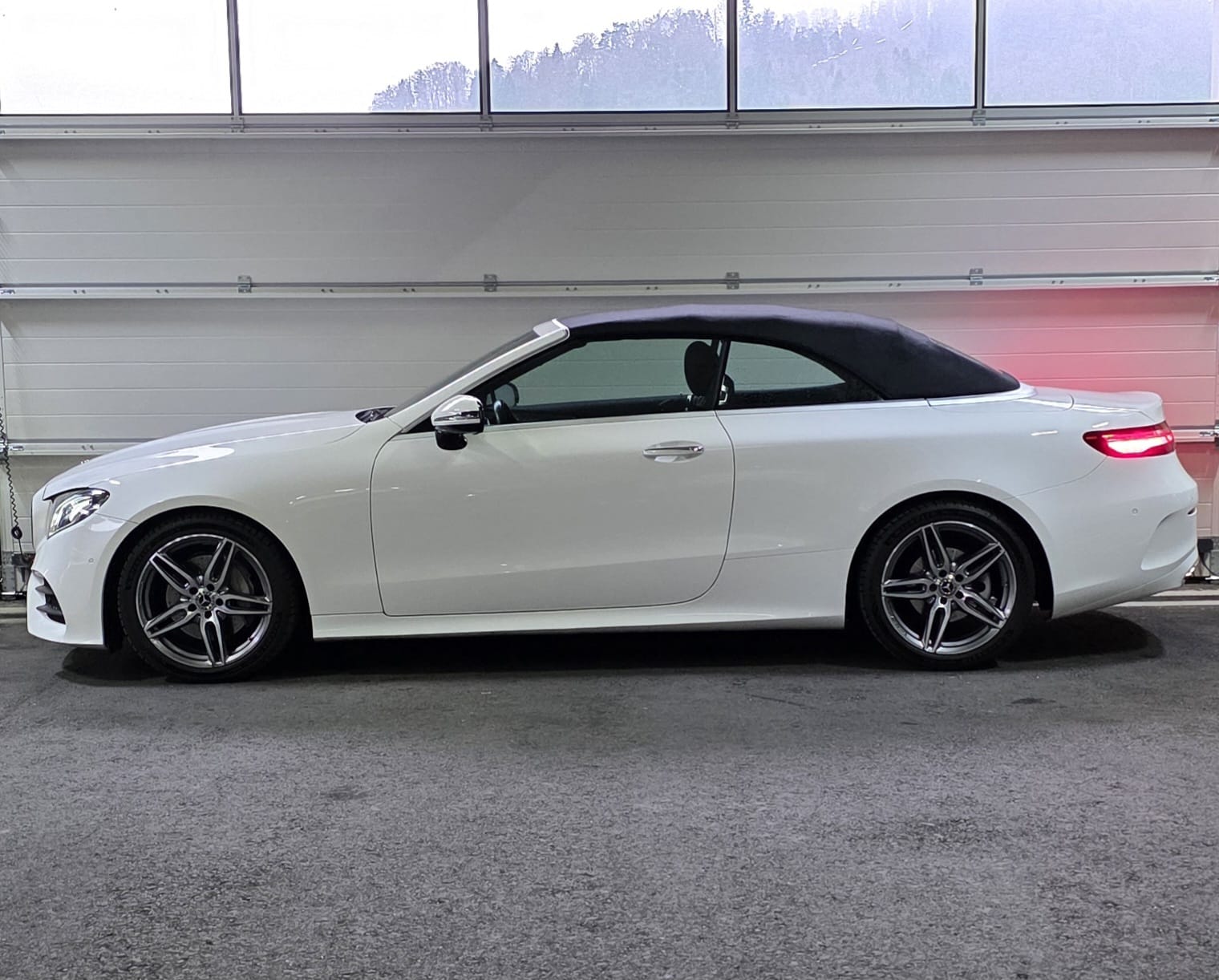 MERCEDES-BENZ E 200 AMG Line Cabriolet 9G-Tronic-image-1