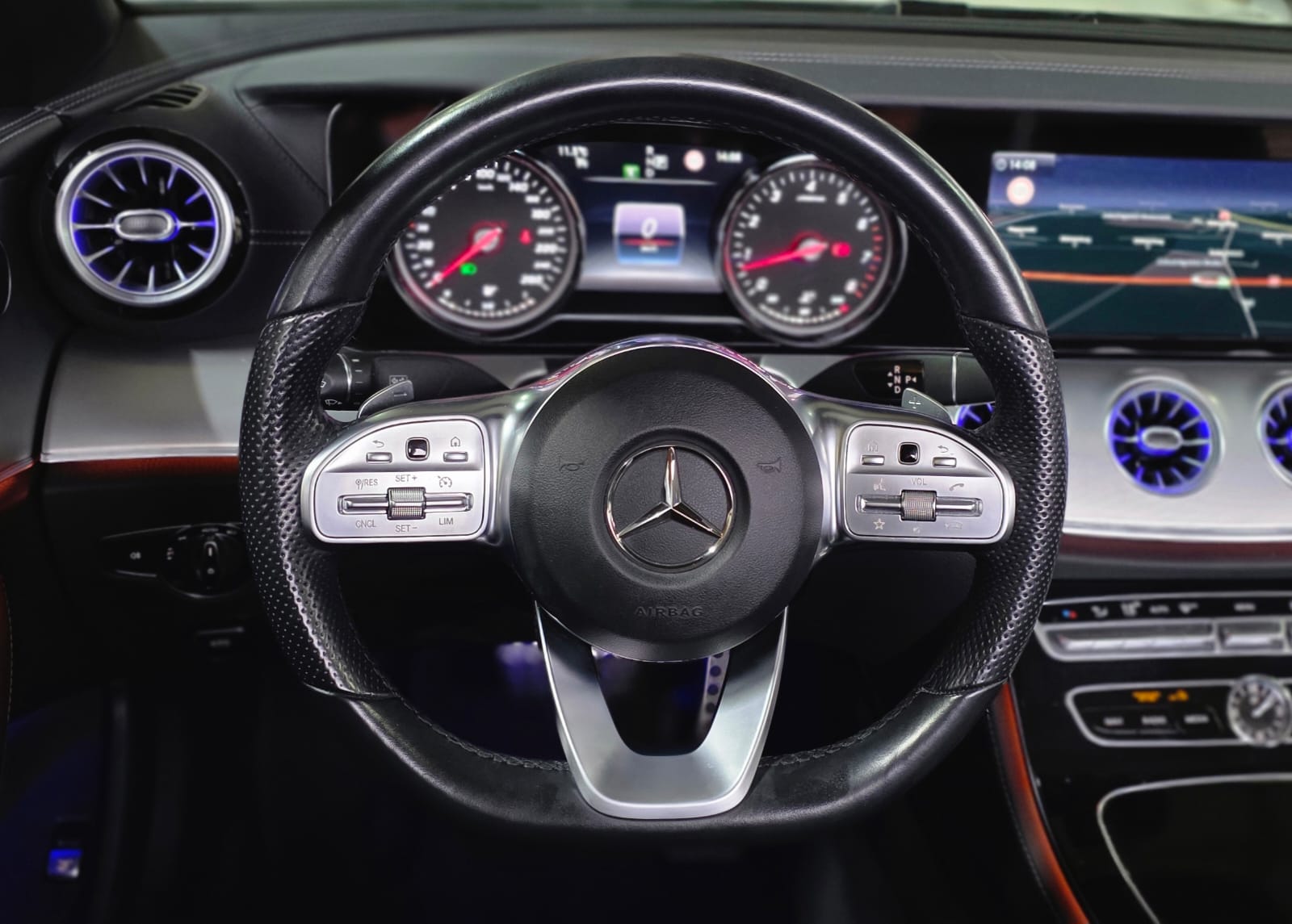 MERCEDES-BENZ E 200 AMG Line Cabriolet 9G-Tronic-image-13
