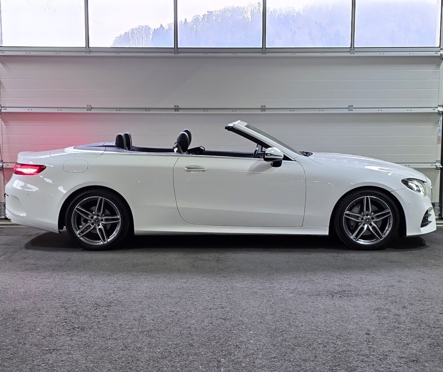 MERCEDES-BENZ E 200 AMG Line Cabriolet 9G-Tronic-image-5