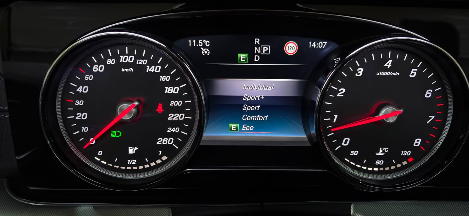 MERCEDES-BENZ E 200 AMG Line Cabriolet 9G-Tronic-image-16