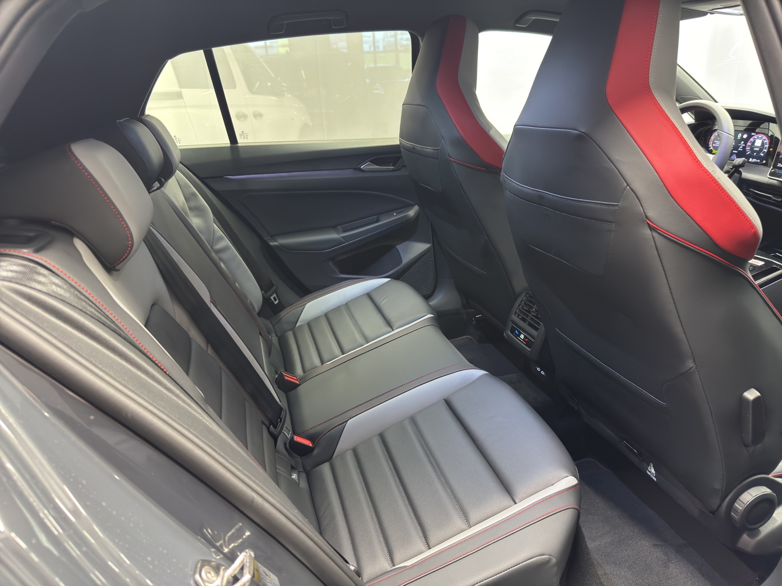 VW Golf VIII 2.0 TSI GTI DSG-image-9