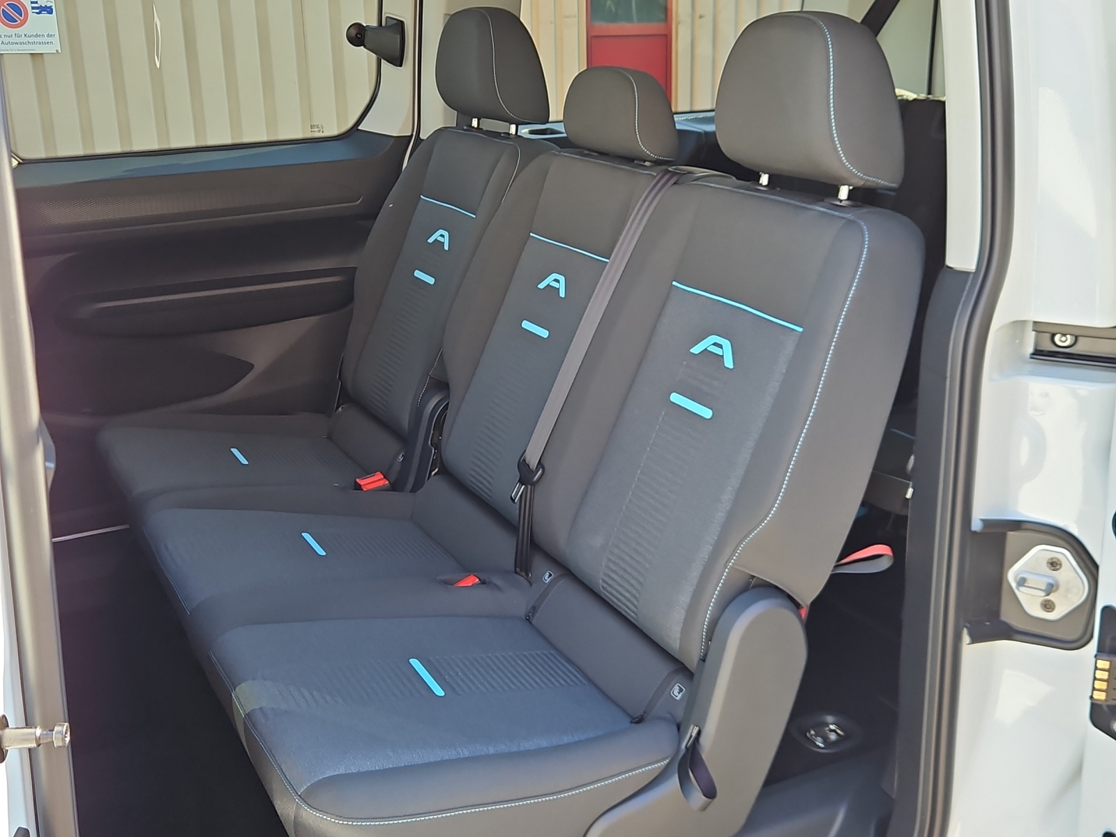 FORD Tourneo Grand Connect 1.5 EcoBoost 150 Active PHEV-image-8