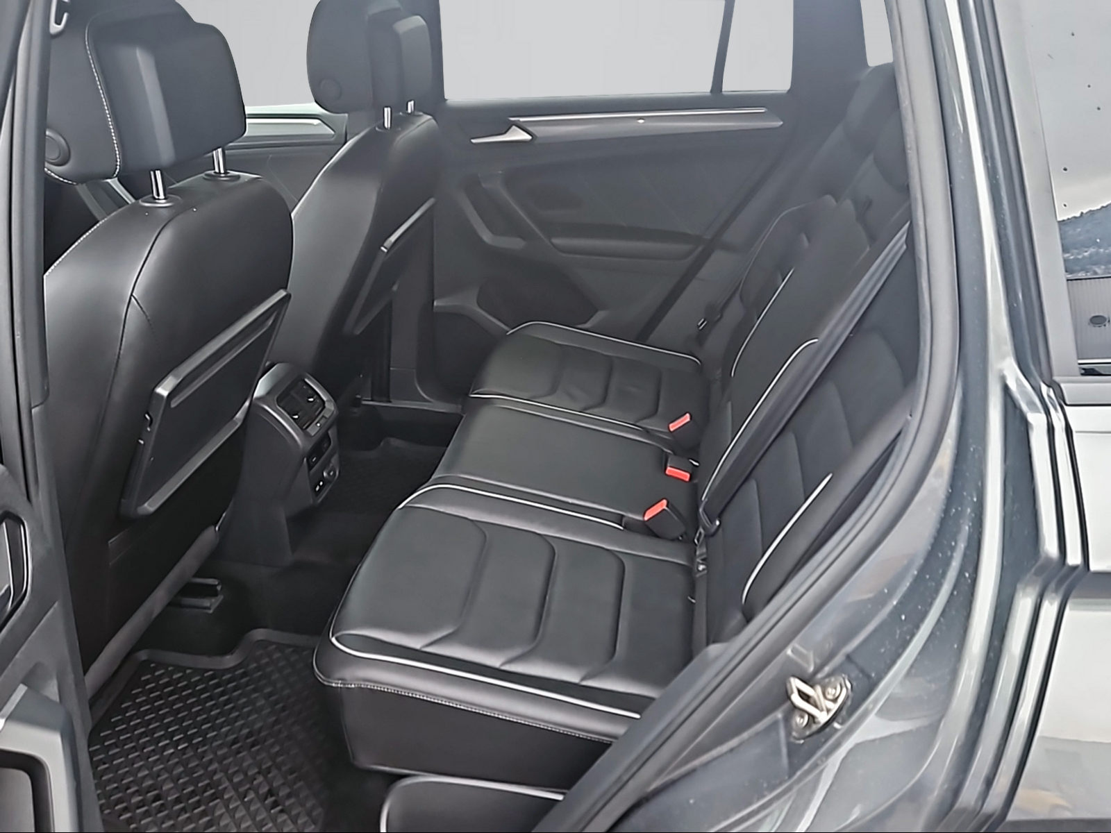 VW Tiguan 2.0TSI Highline 4Motion DSG-image-4