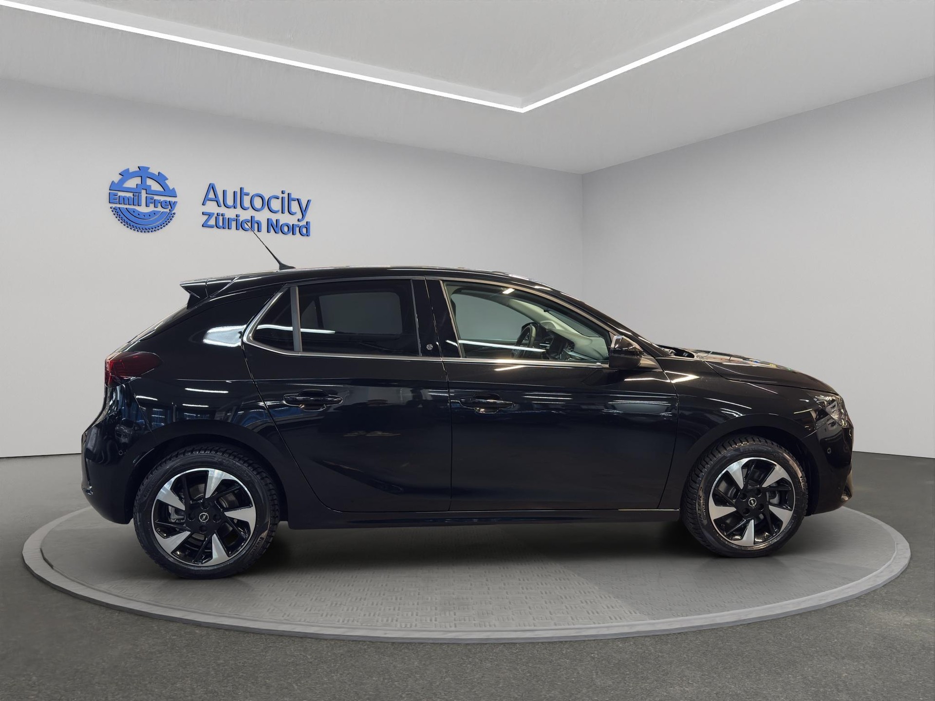 OPEL Corsa-e Elegance-image-4
