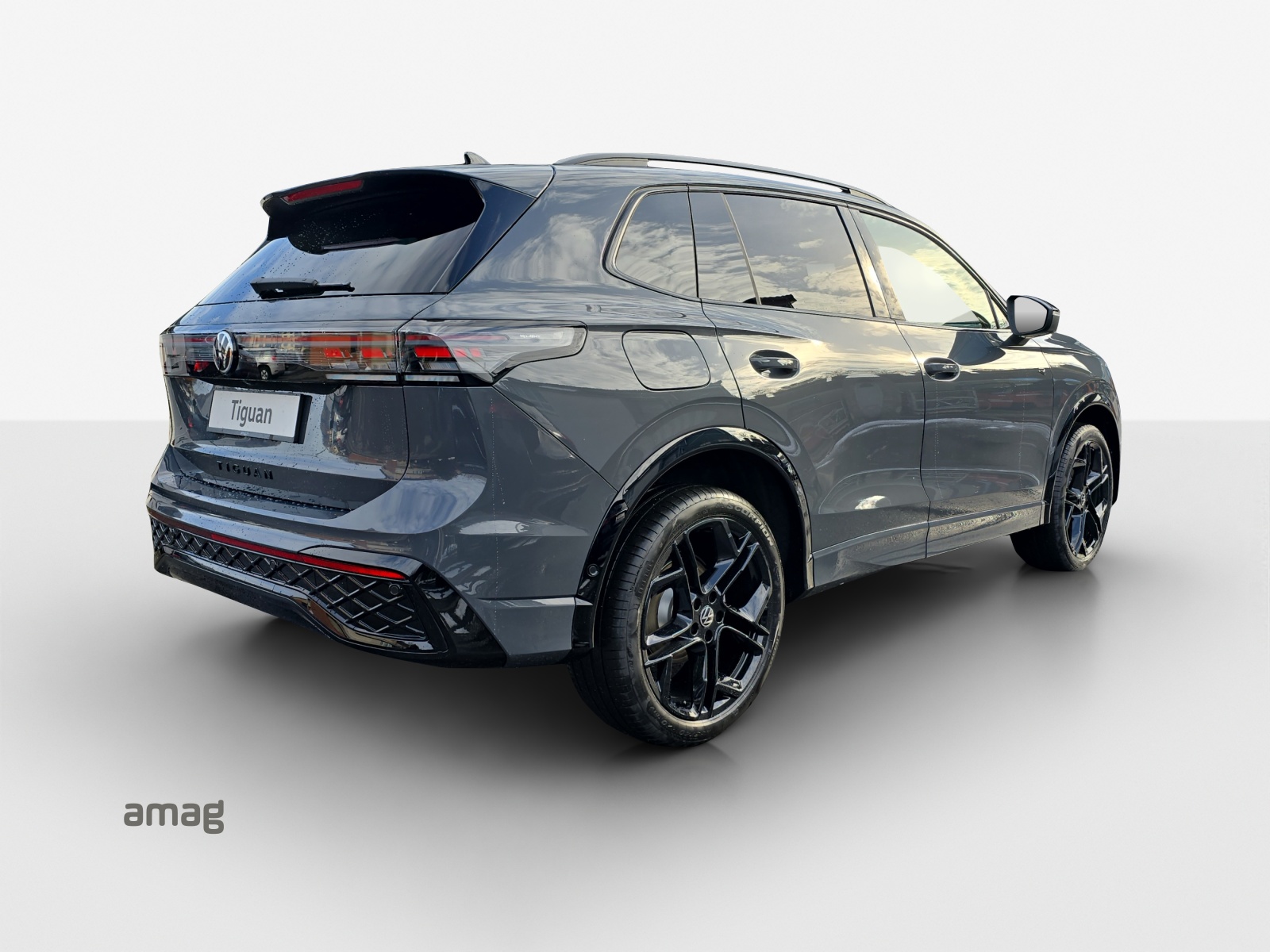 VW Tiguan 2.0 TSI DSG R-Line 4Motion-image-4