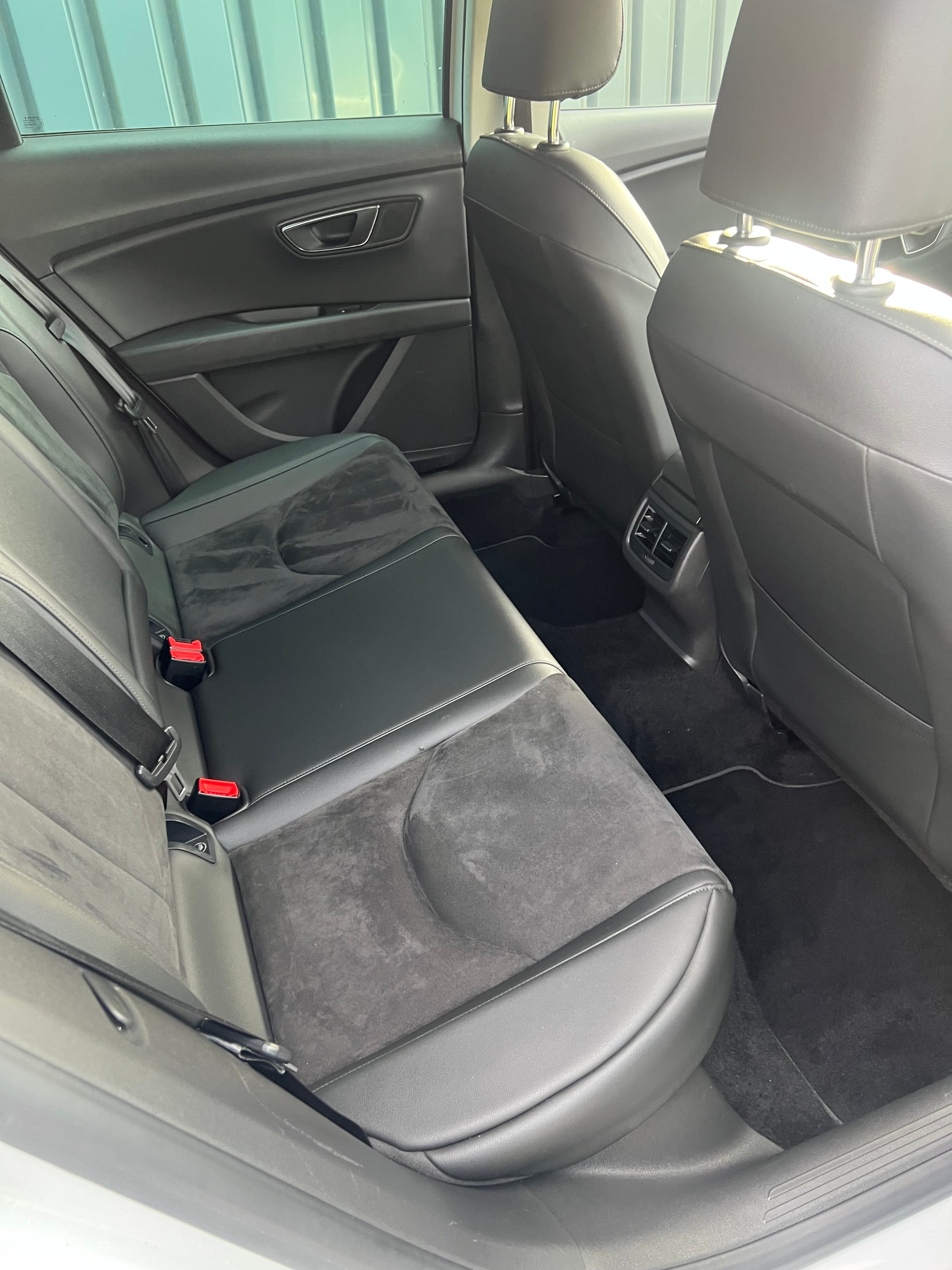 SEAT Leon ST 2.0 TDI Style DSG-image-8