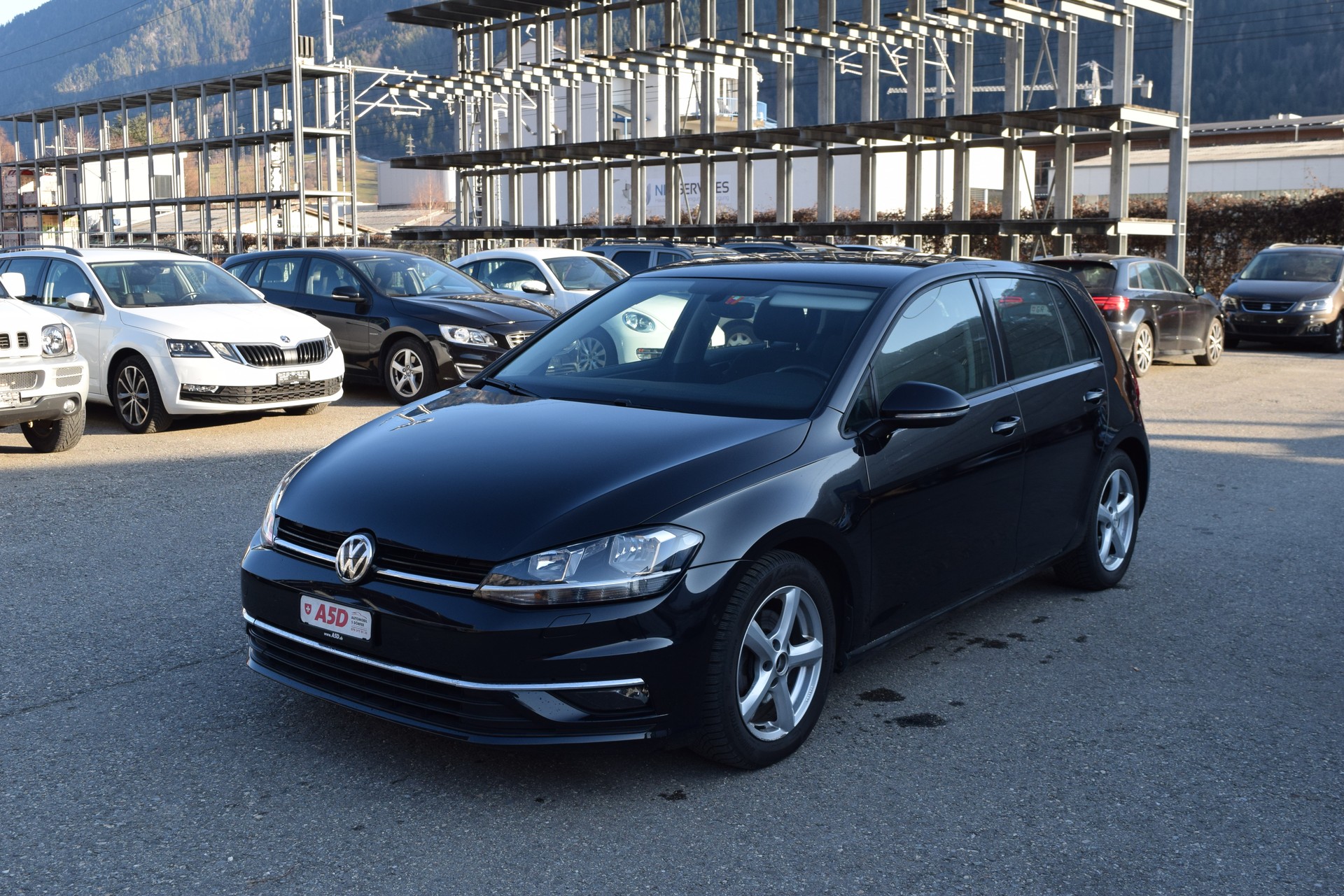 VW Golf 2.0 TDI Comfortline Swiss Line Limited 4M-showroom-element-2