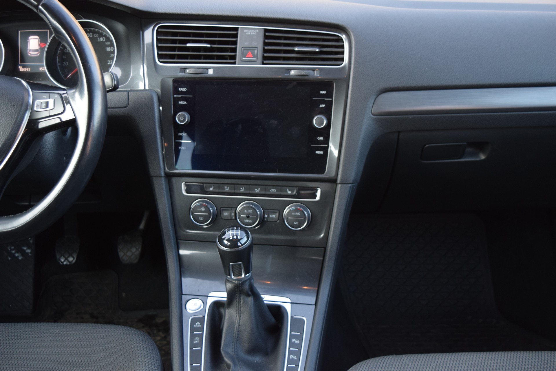 VW Golf 2.0 TDI Comfortline Swiss Line Limited 4M-image-12
