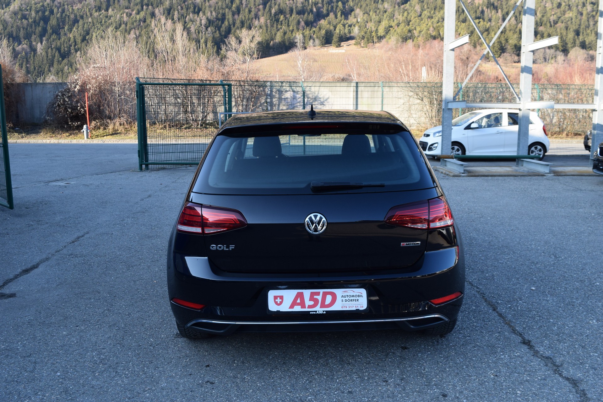 VW Golf 2.0 TDI Comfortline Swiss Line Limited 4M-image-5