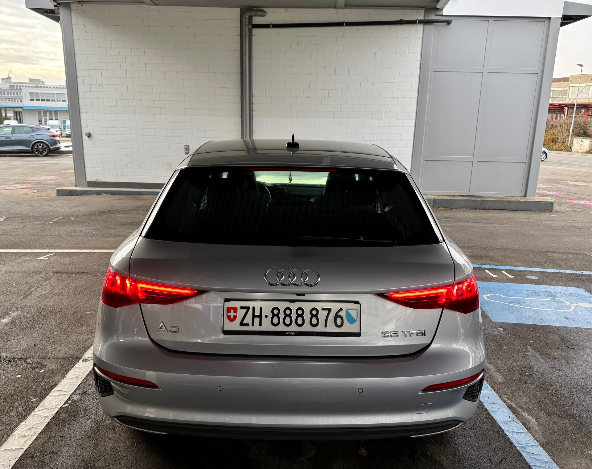 AUDI A3 Sportback 35 TFSI Attraction-image-3