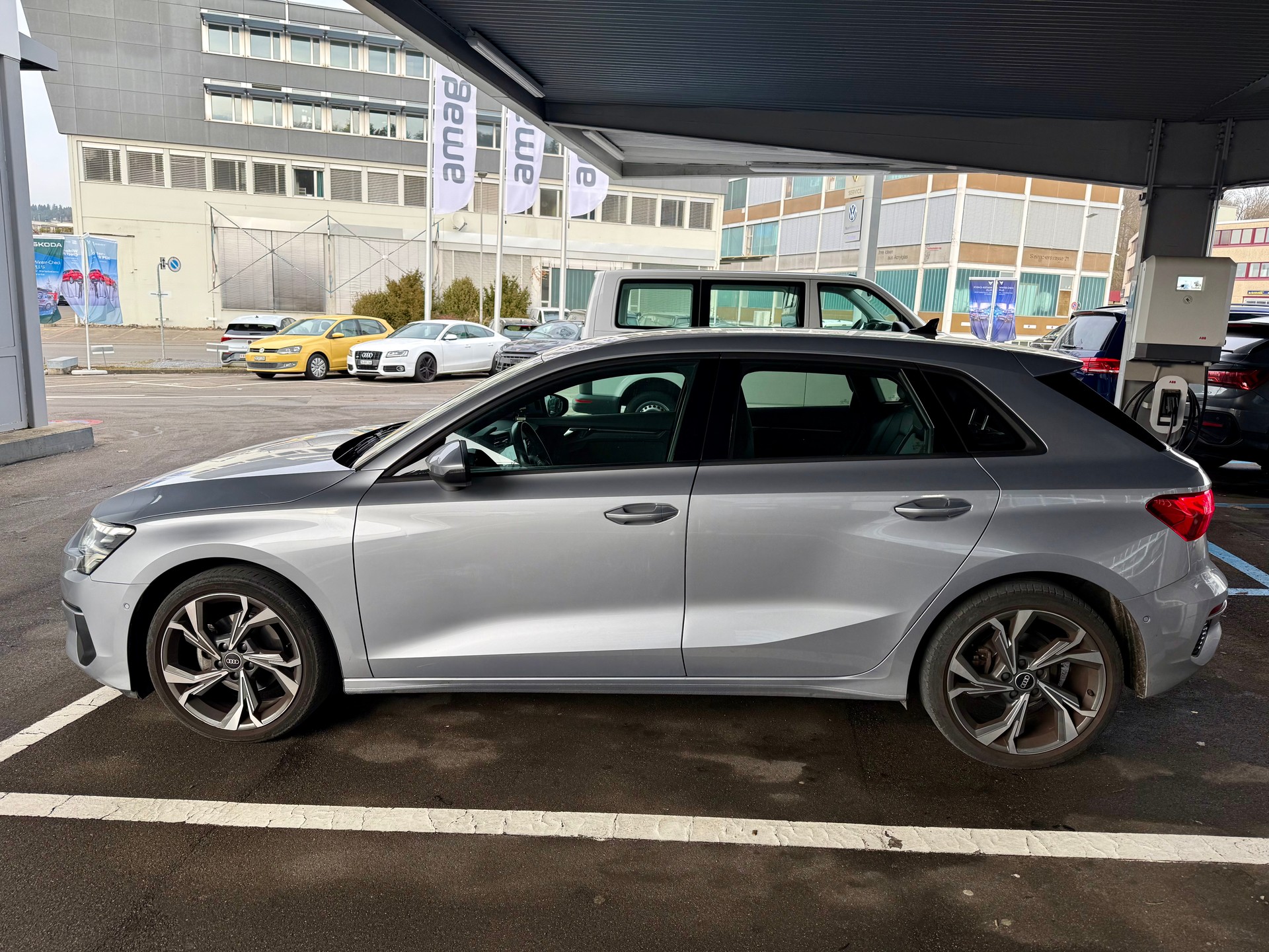 AUDI A3 Sportback 35 TFSI Attraction-image-1