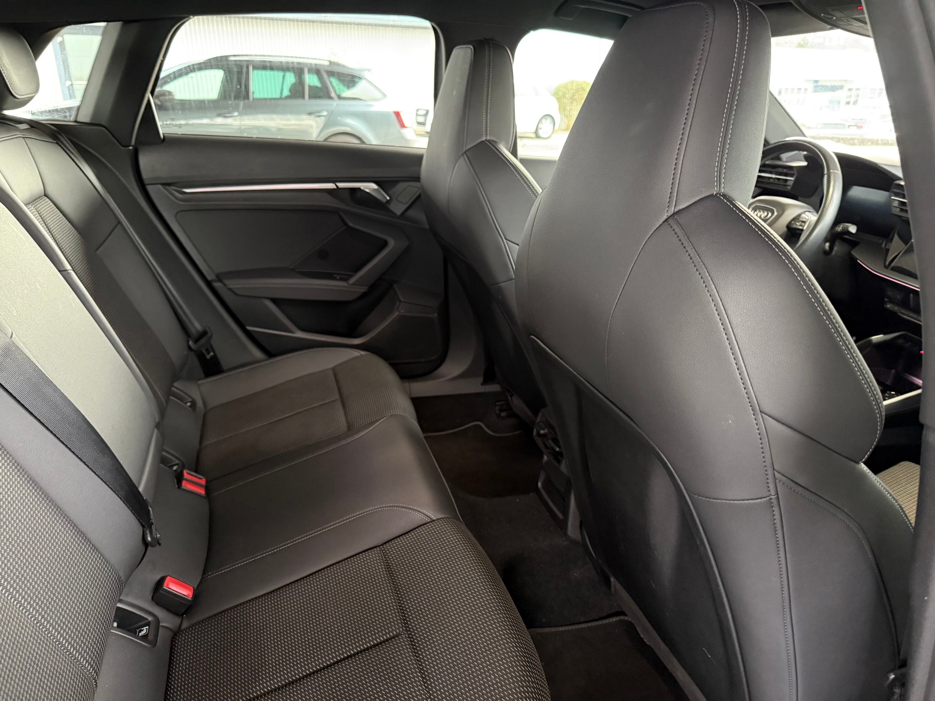 AUDI A3 Sportback 35 TFSI Attraction-image-5