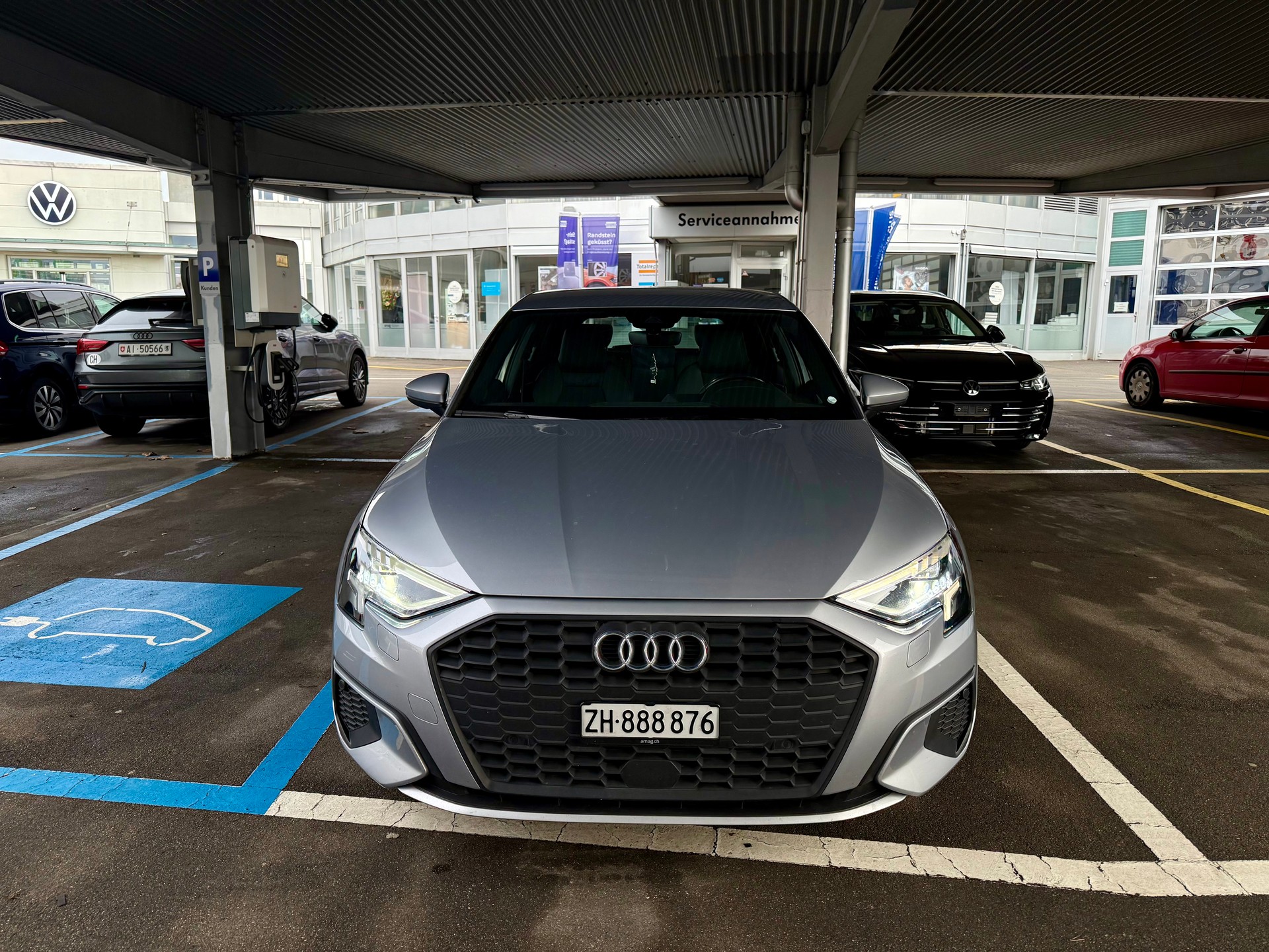 AUDI A3 Sportback 35 TFSI Attraction-image-0