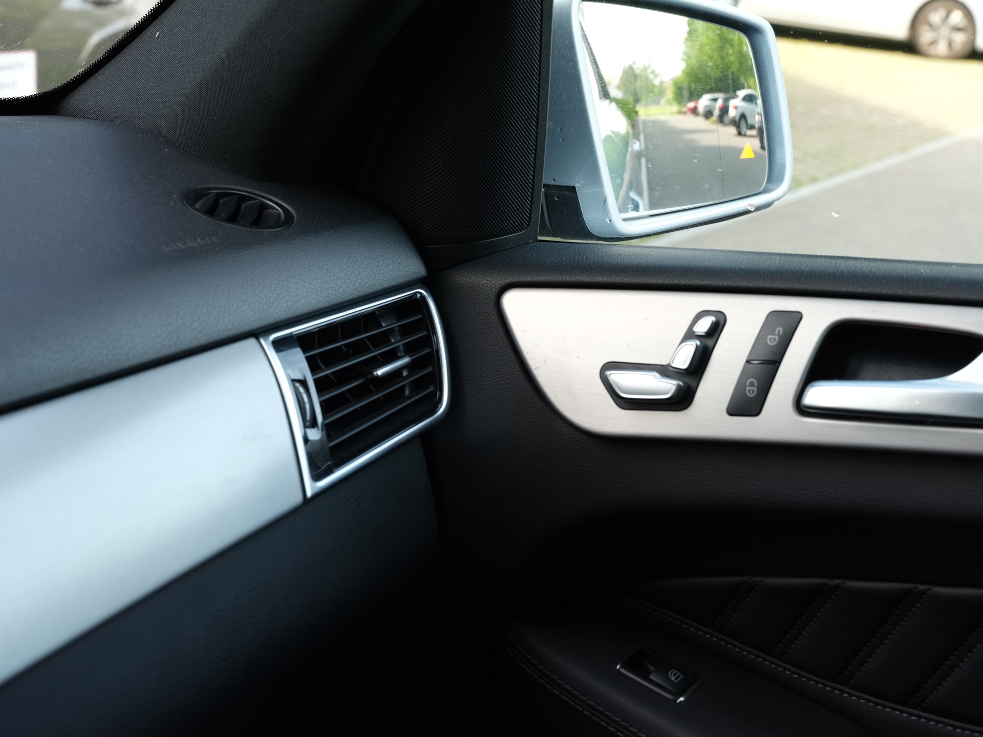 MERCEDES-BENZ GLE 350 d 4Matic AMG-Line 9G-Tronic-image-25