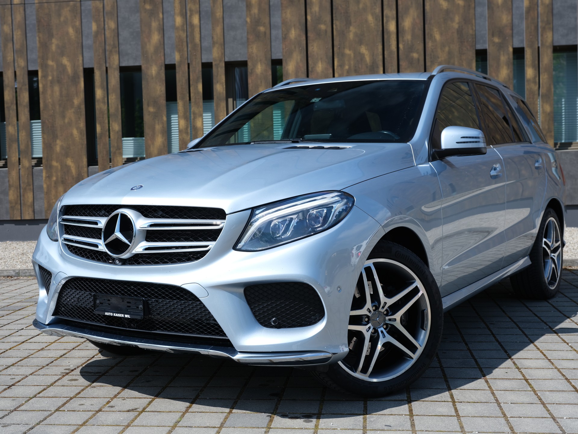 MERCEDES-BENZ GLE 350 d 4Matic AMG-Line 9G-Tronic-image-0