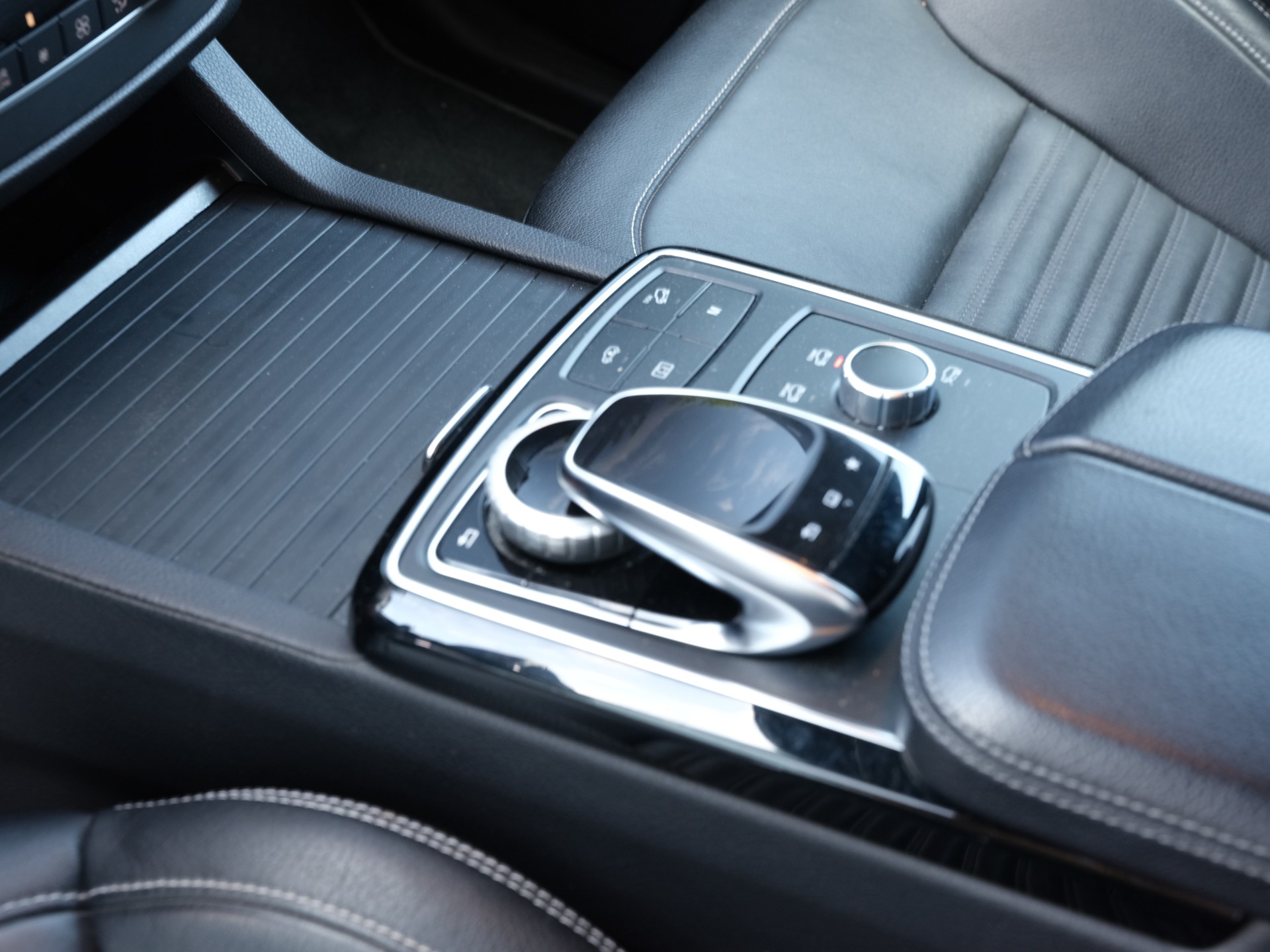 MERCEDES-BENZ GLE 350 d 4Matic AMG-Line 9G-Tronic-image-14
