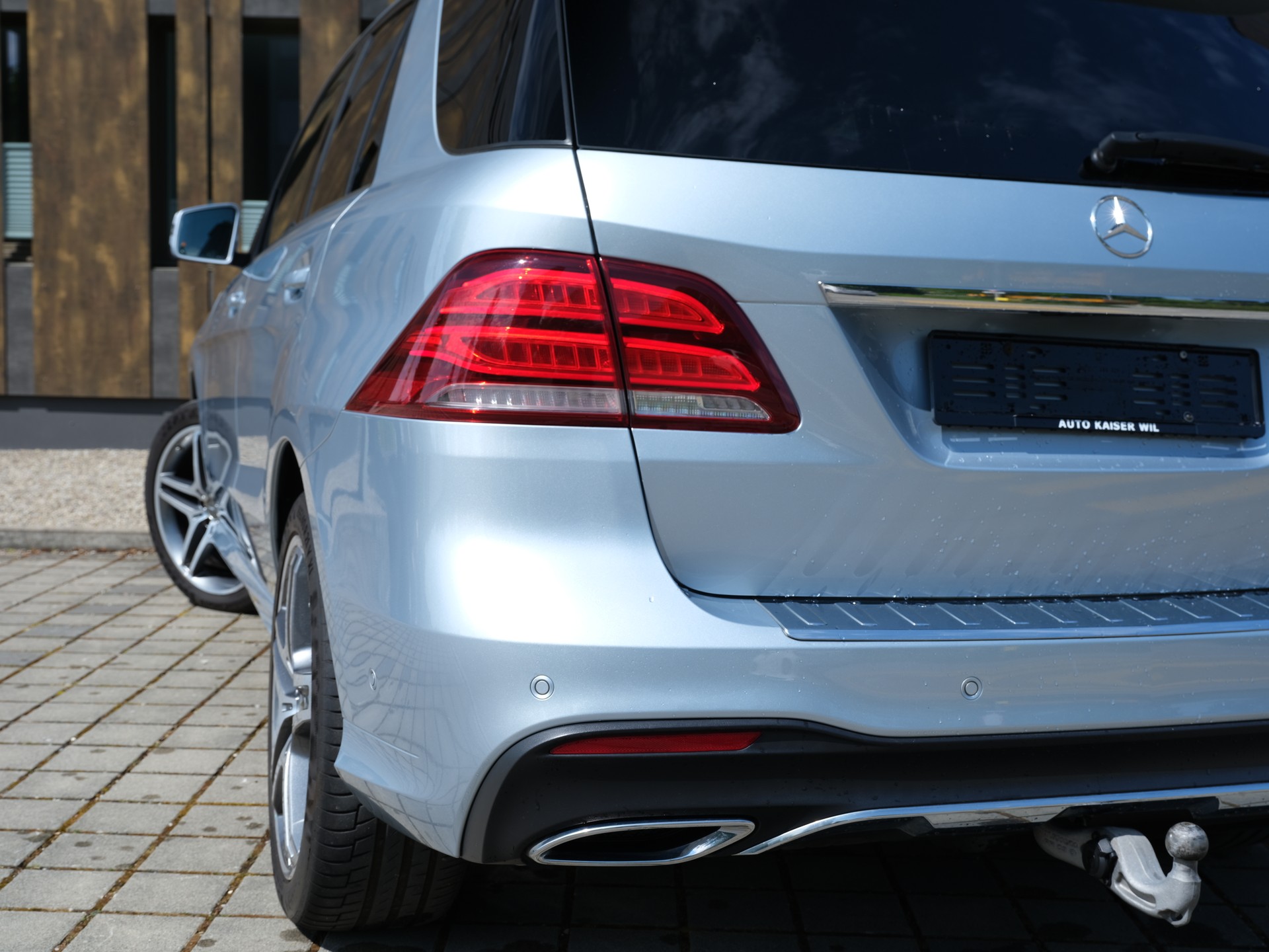 MERCEDES-BENZ GLE 350 d 4Matic AMG-Line 9G-Tronic-image-10