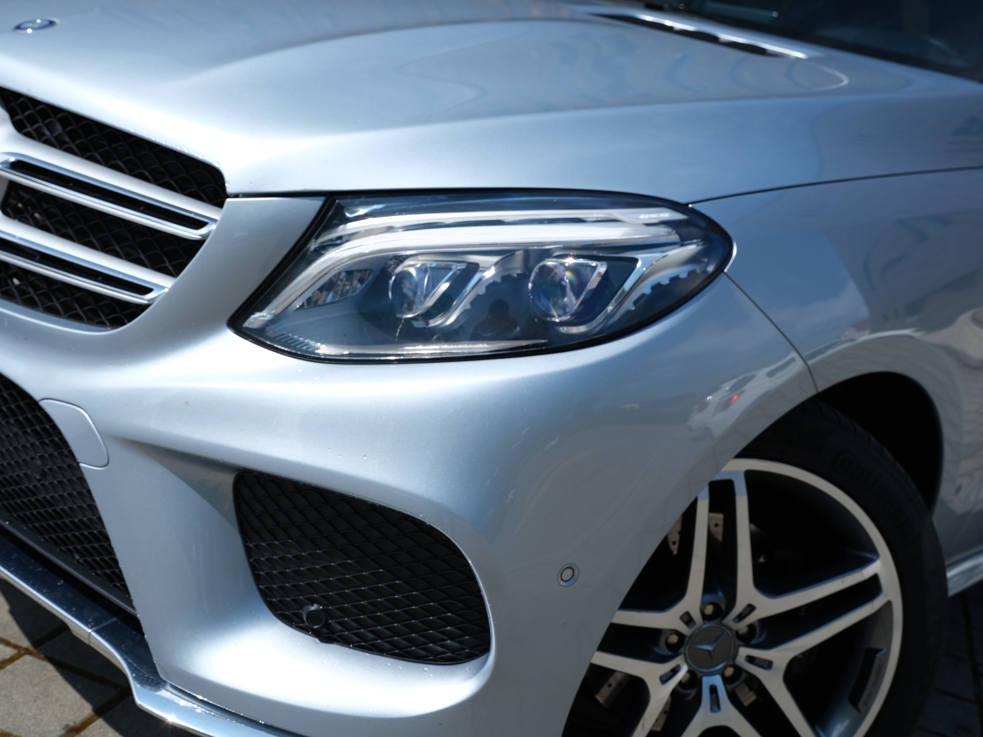 MERCEDES-BENZ GLE 350 d 4Matic AMG-Line 9G-Tronic-image-2