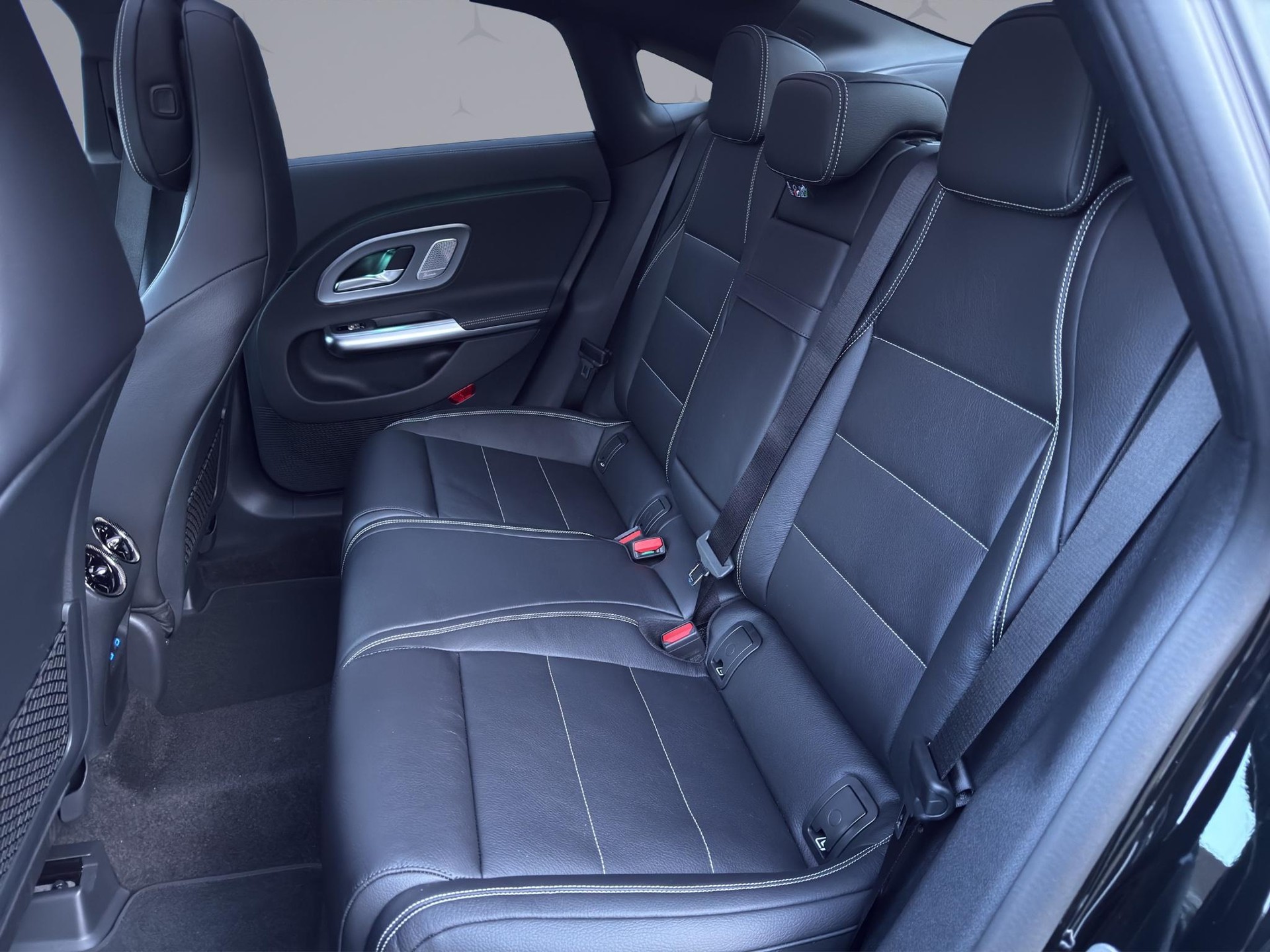 MERCEDES-BENZ CLA 220 AMG Line 4matic-image-12