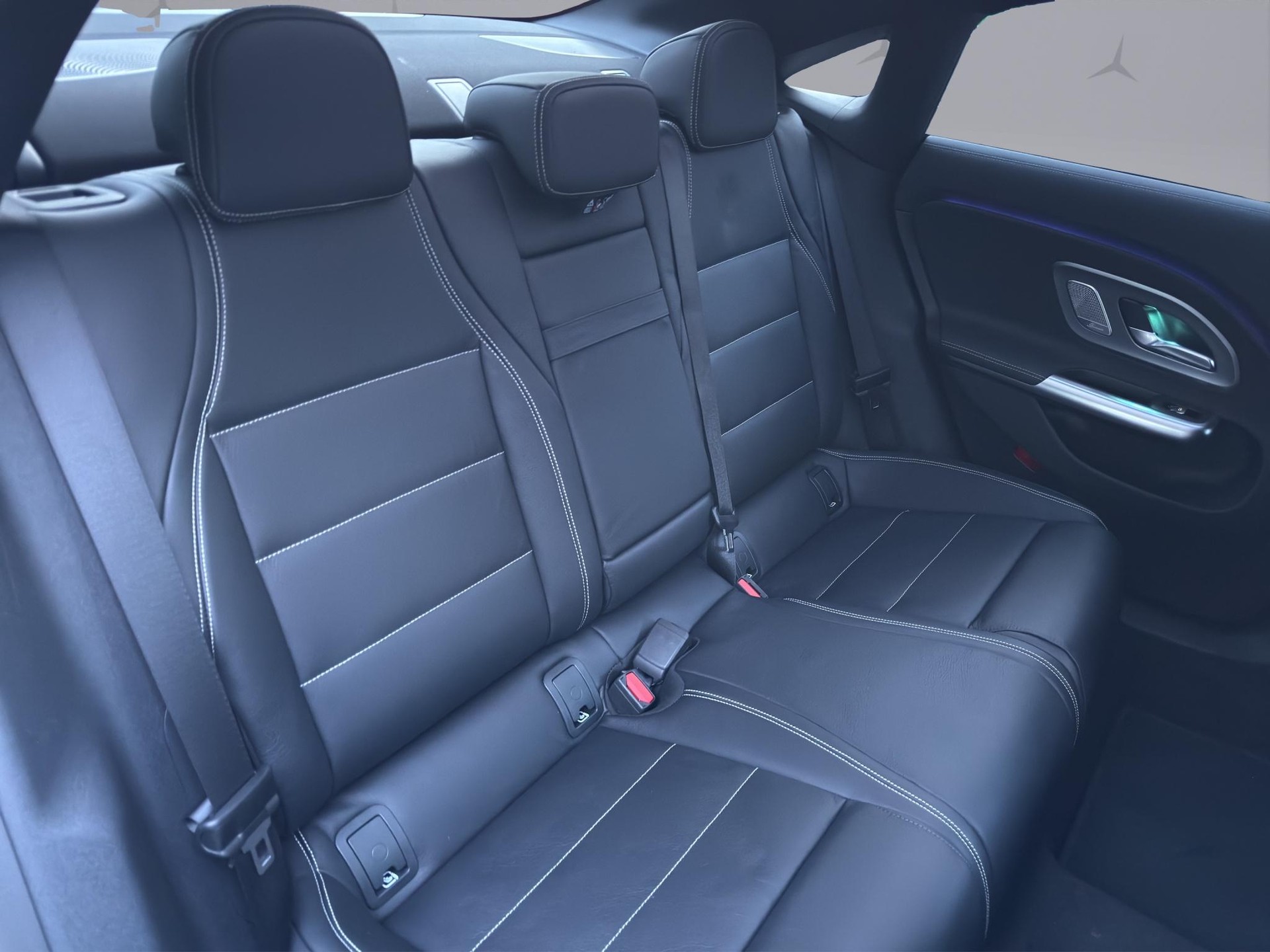 MERCEDES-BENZ CLA 220 AMG Line 4matic-image-17
