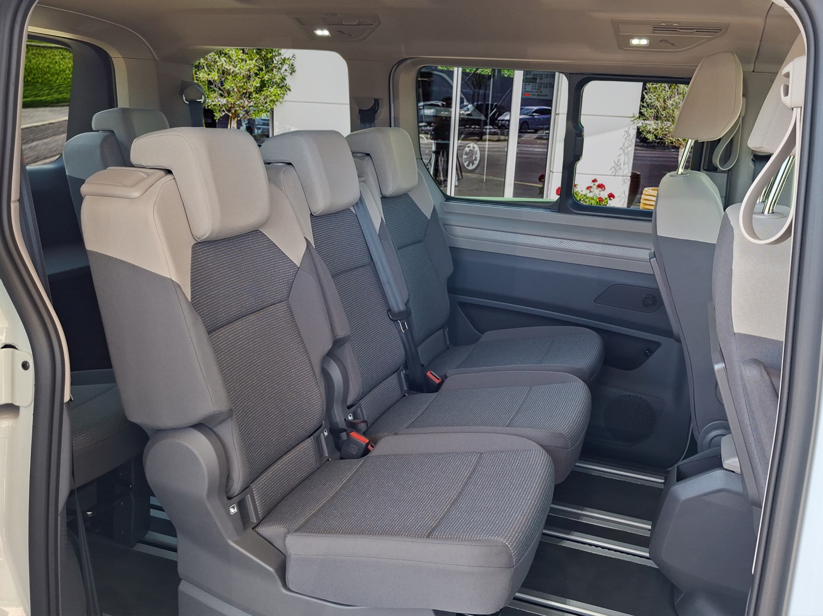 VW Multivan 2.0 TDI Liberty DSG-image-19