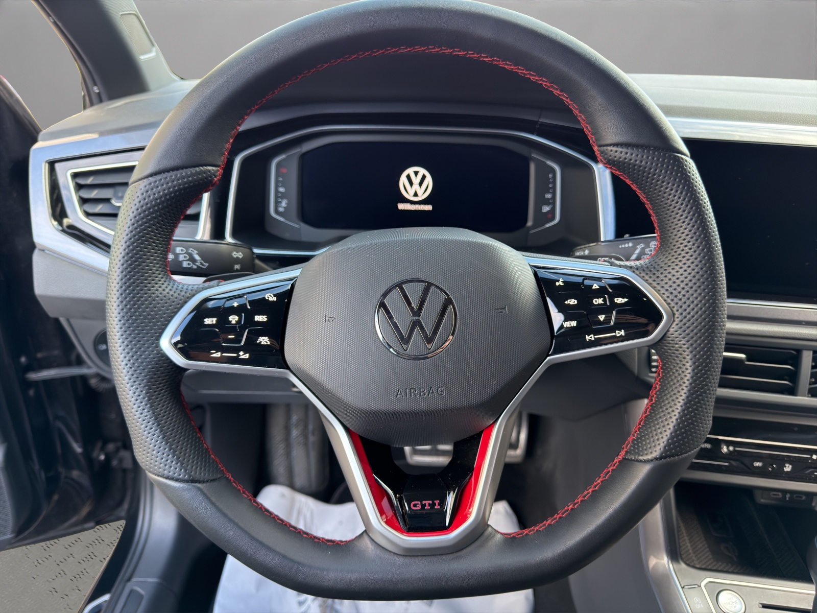 VW Polo 2.0 TSI GTI DSG-image-9