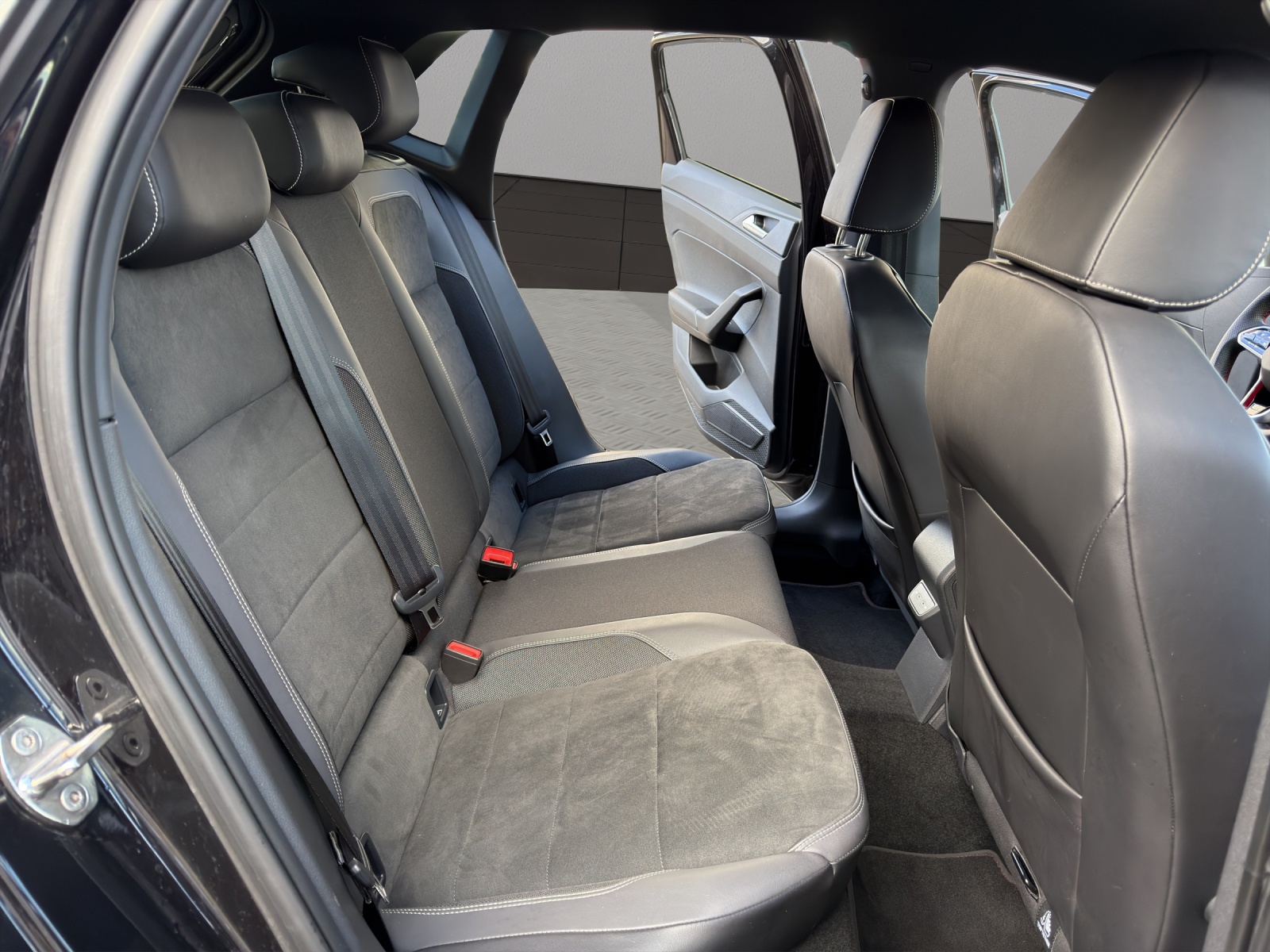 VW Polo 2.0 TSI GTI DSG-image-17