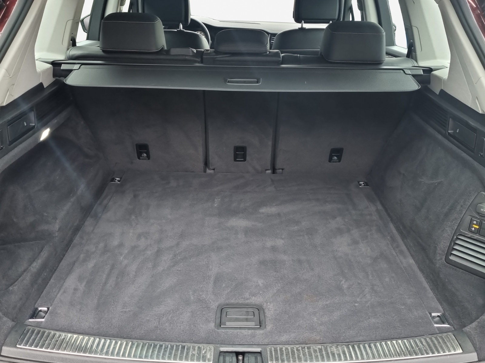 VW Touareg 3.0 TSI Elegance Tiptronic-image-12