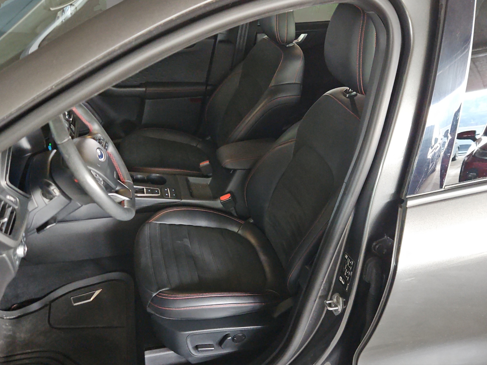 FORD Kuga 2.5 PHEV ST-Line X 2WD-image-8