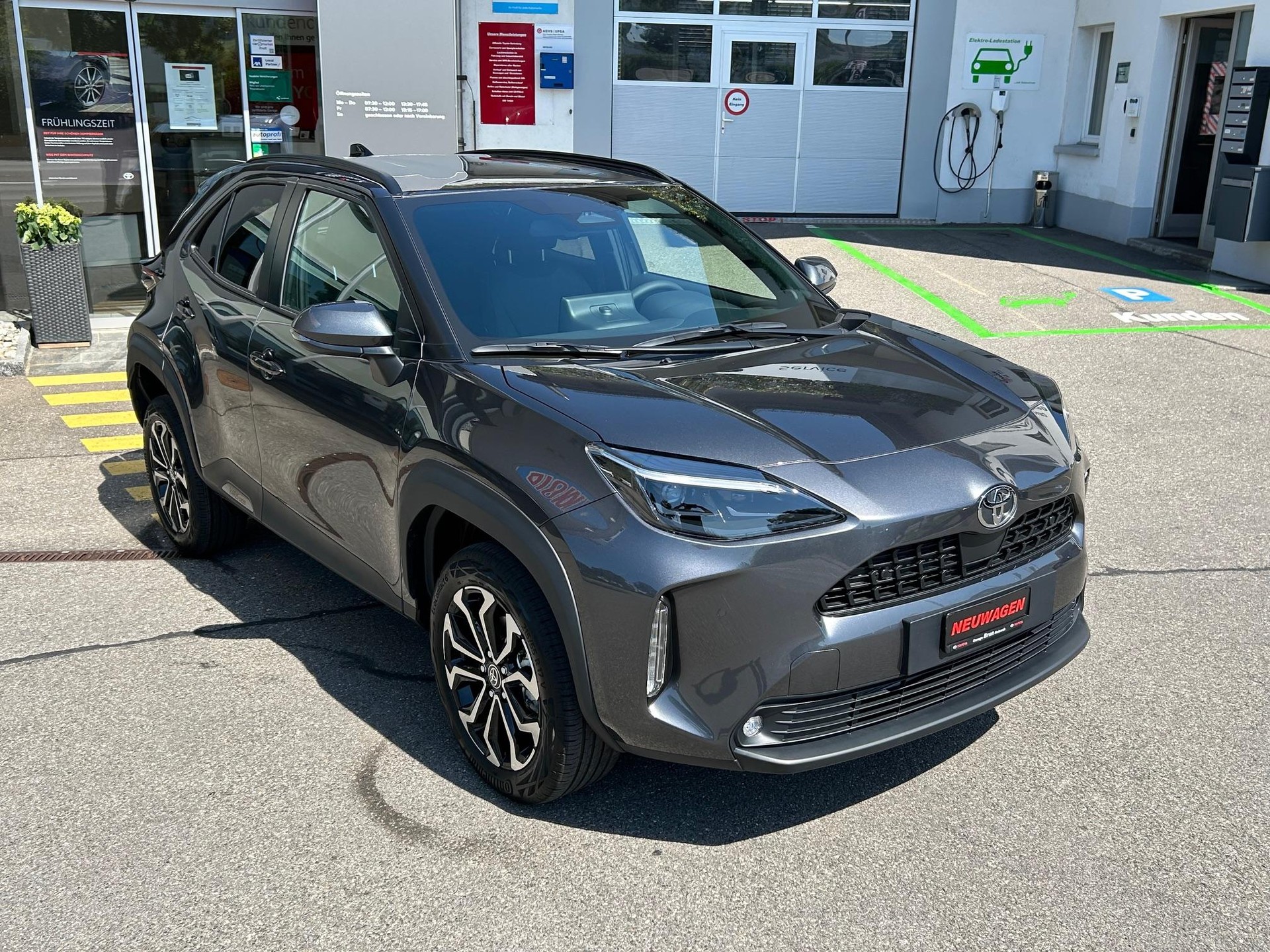 TOYOTA Yaris Cross 1.5 VVT-i HSD Trend AWD-i-image-6