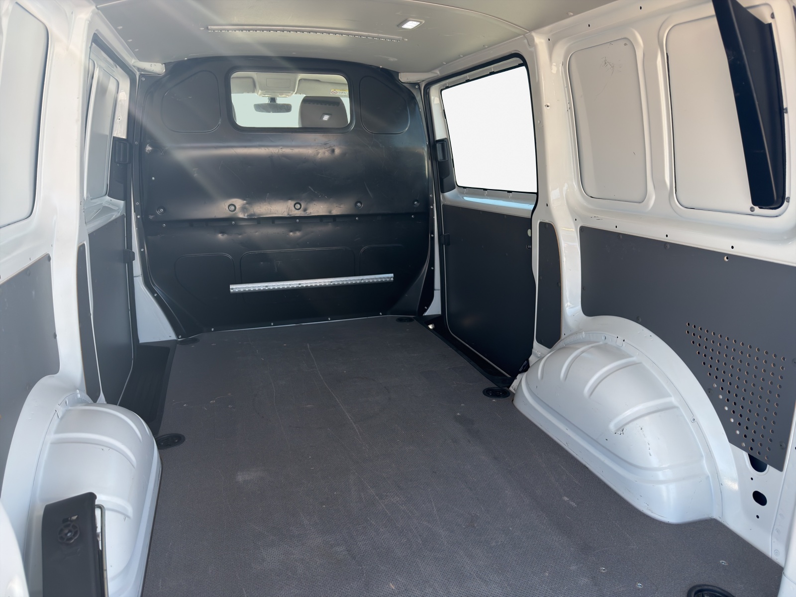 VW T6.1 2.0 TDI-image-13