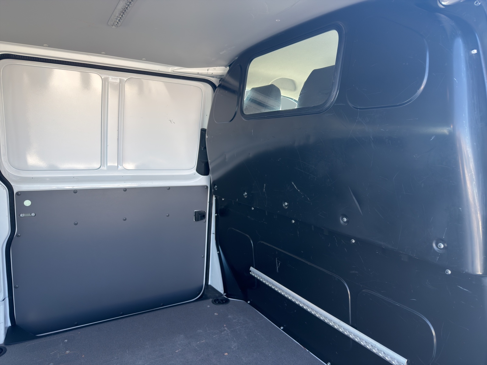 VW T6.1 2.0 TDI-image-11