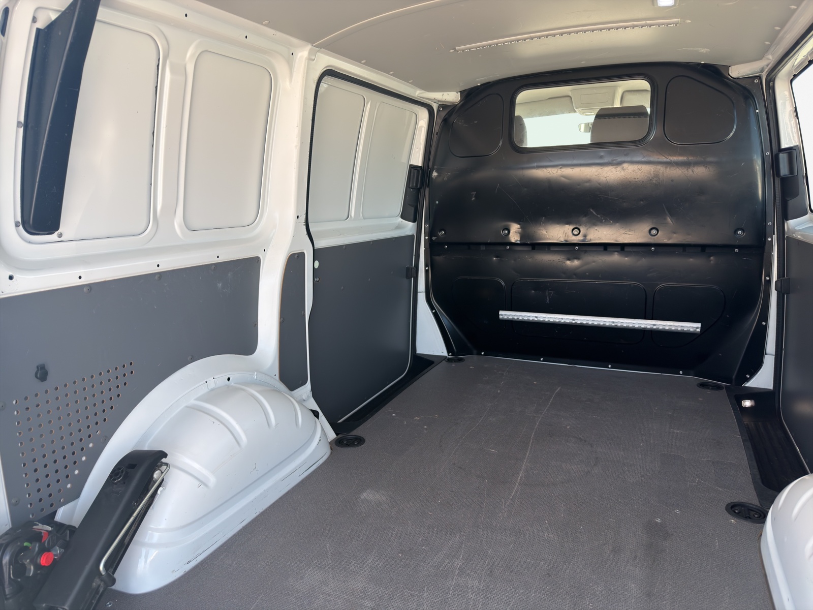 VW T6.1 2.0 TDI-image-14
