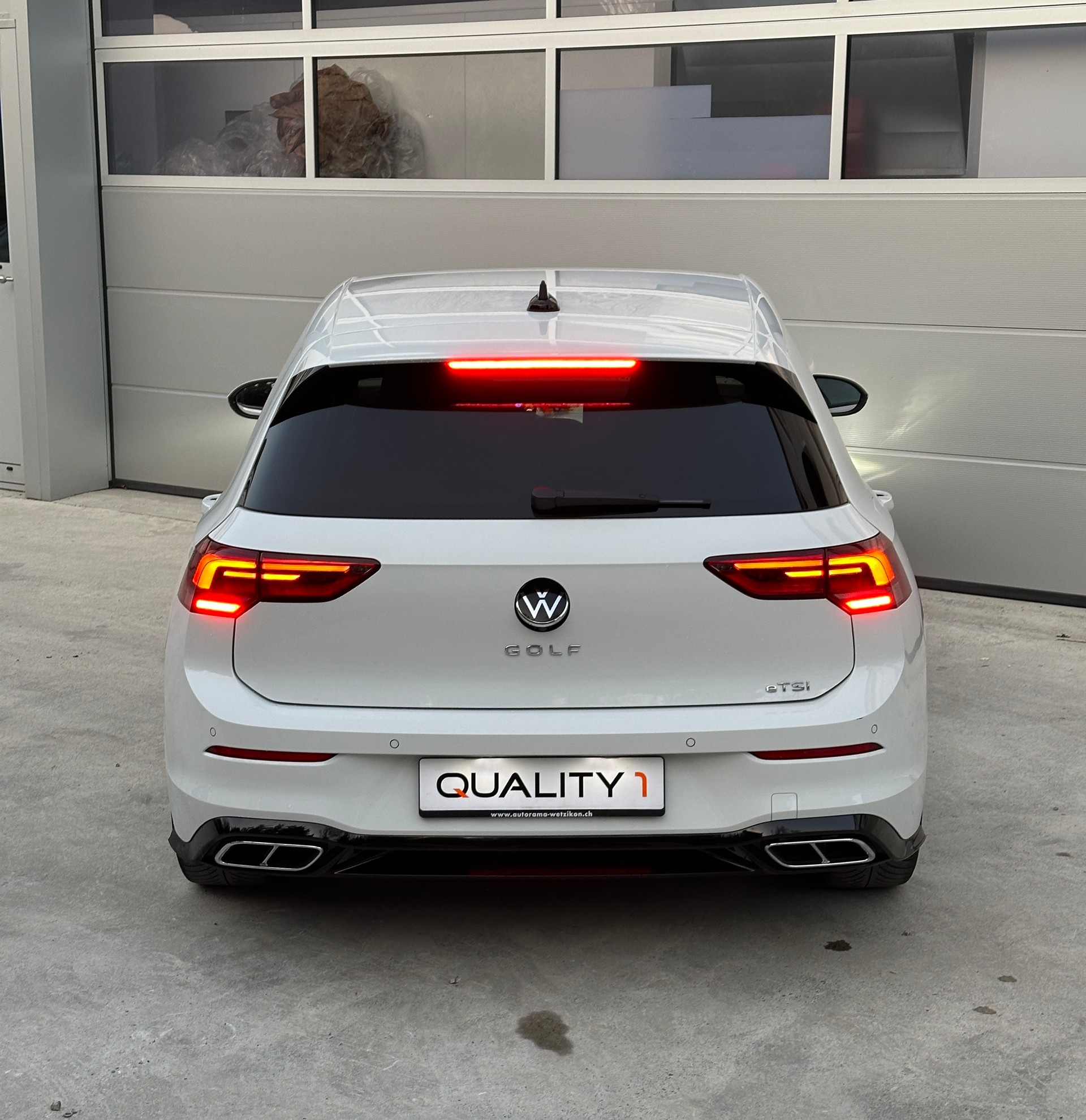 VW Golf 1.5 eTSI mHEV ACT R-Line DSG-image-4