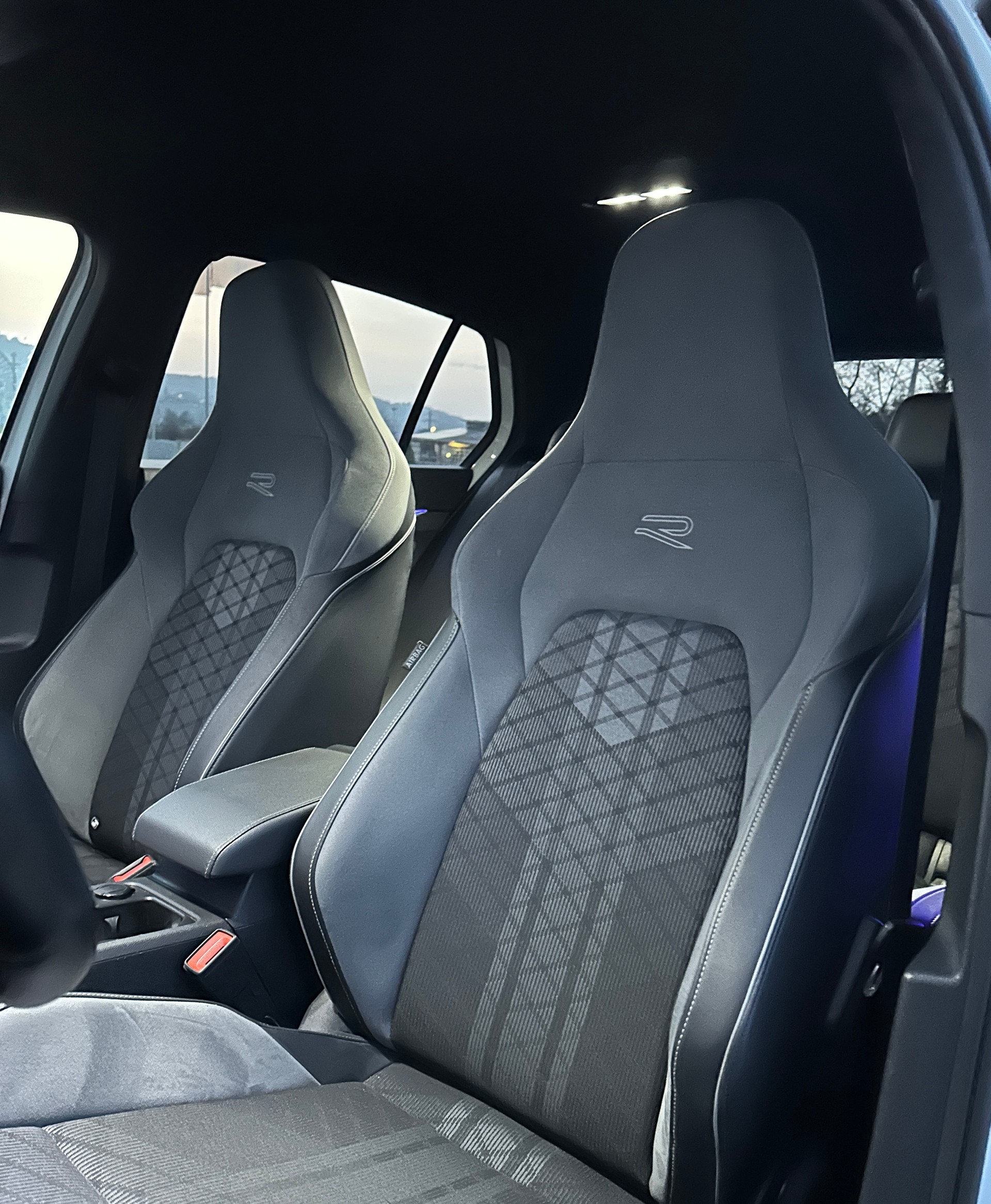 VW Golf 1.5 eTSI mHEV ACT R-Line DSG-image-13