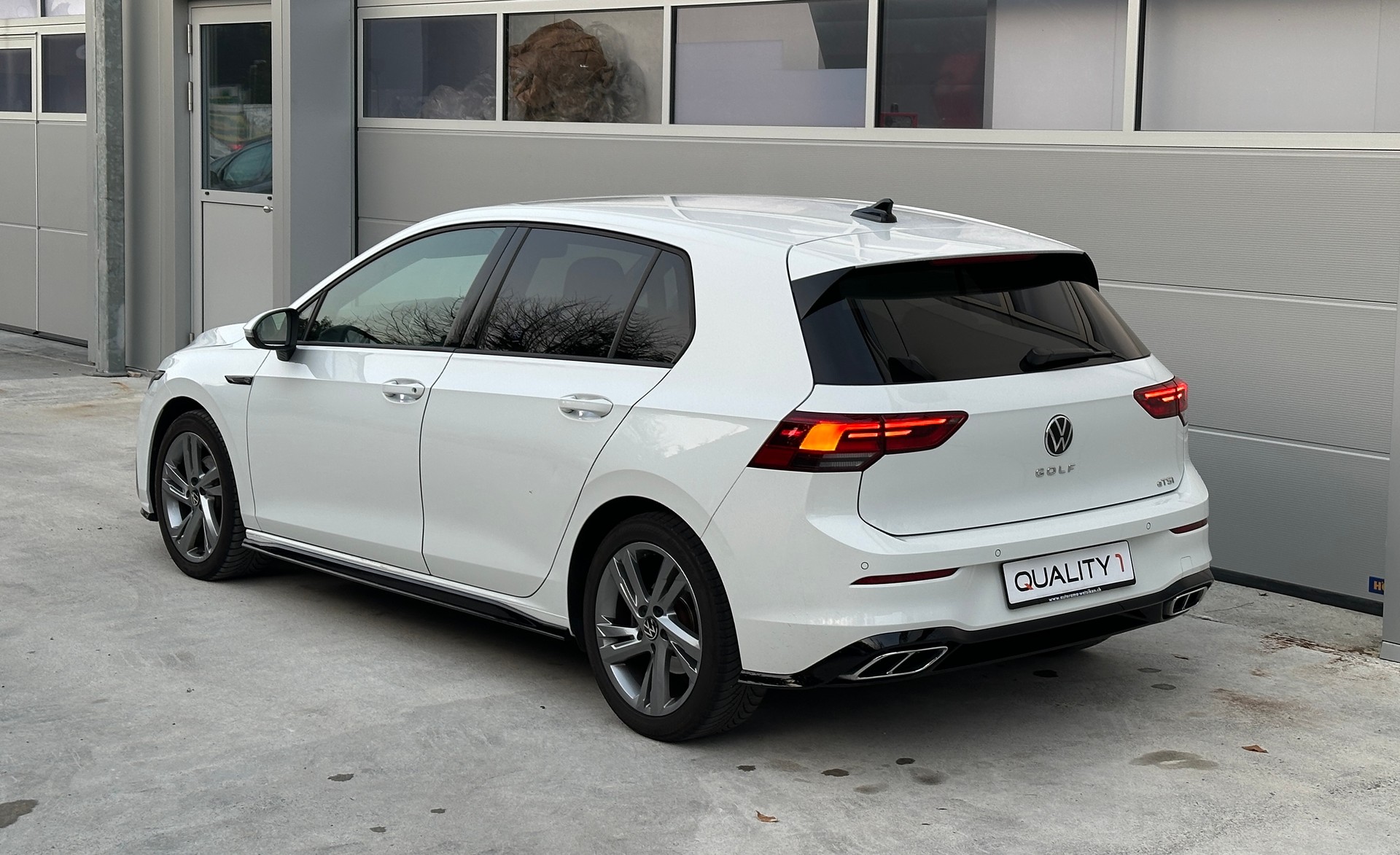 VW Golf 1.5 eTSI mHEV ACT R-Line DSG-image-3