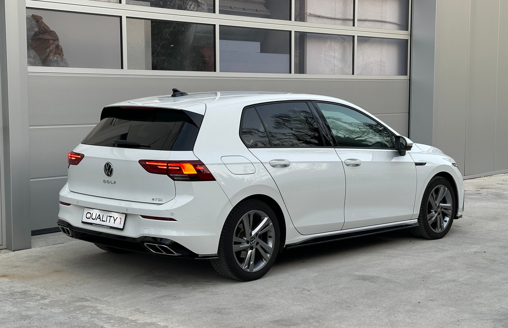 VW Golf 1.5 eTSI mHEV ACT R-Line DSG-image-5
